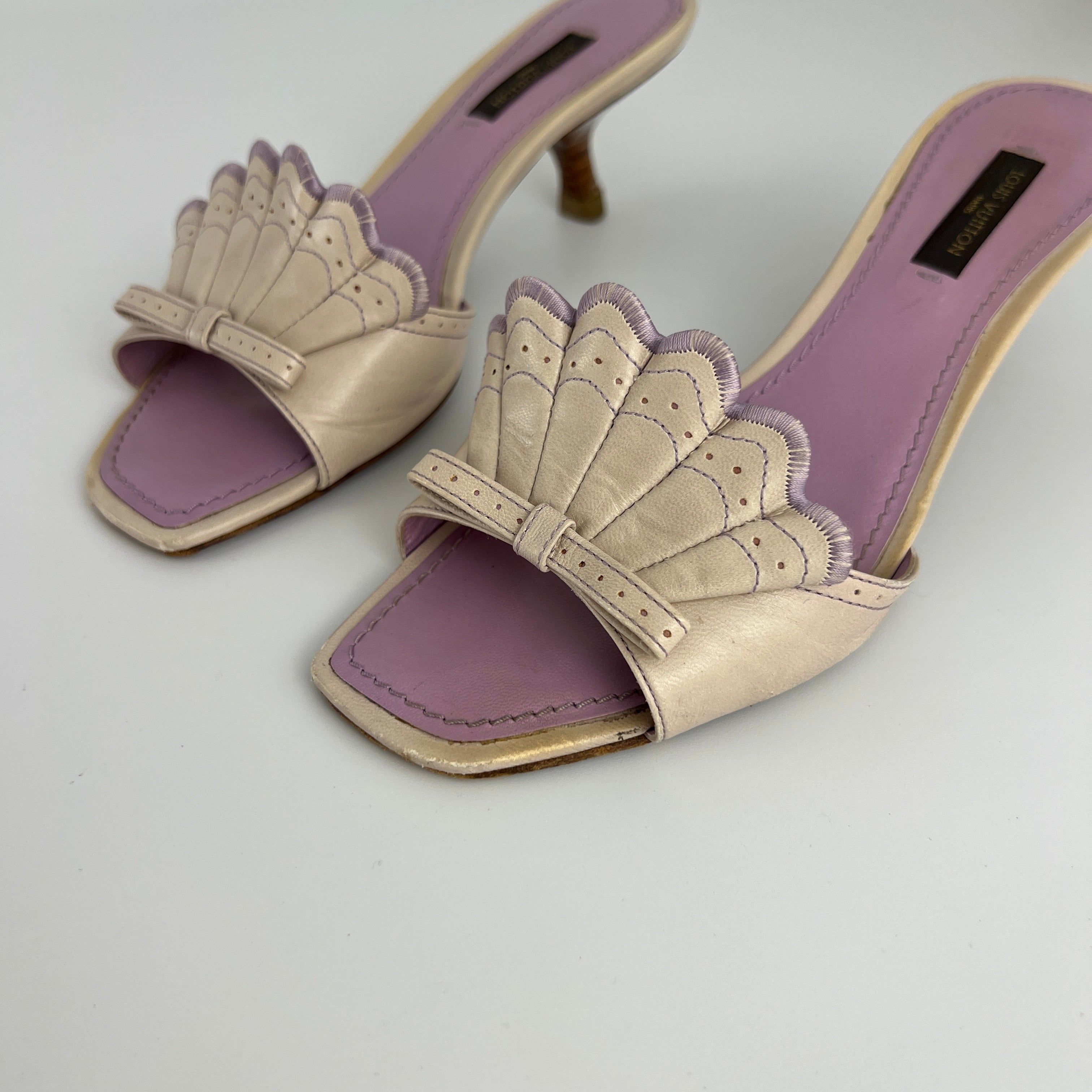 Louis Vuitton | Vintage Scallop Fan Lavender Beige Leather Kitten Heel Mules (35)