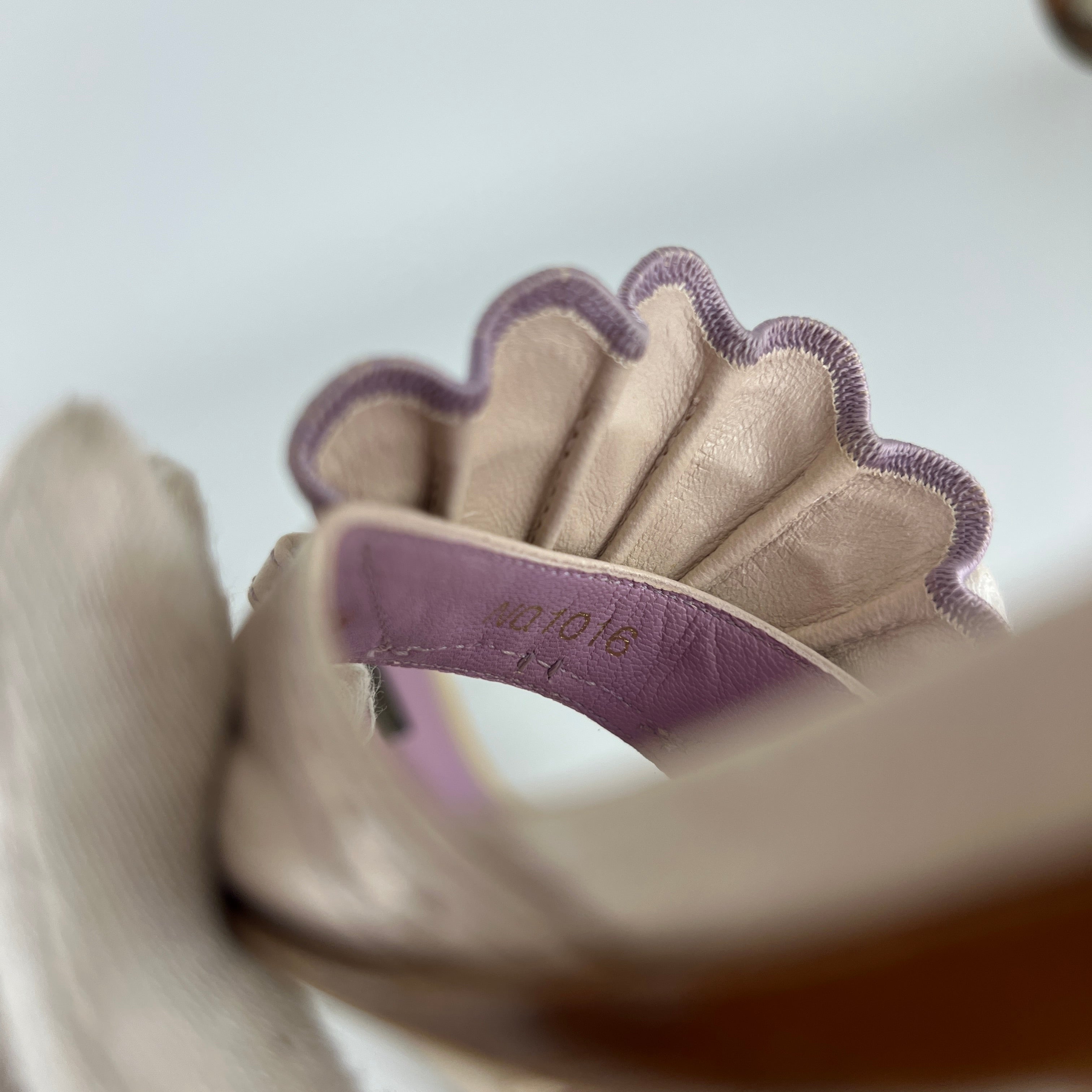 Louis Vuitton | Vintage Scallop Fan Lavender Beige Leather Kitten Heel Mules (35)