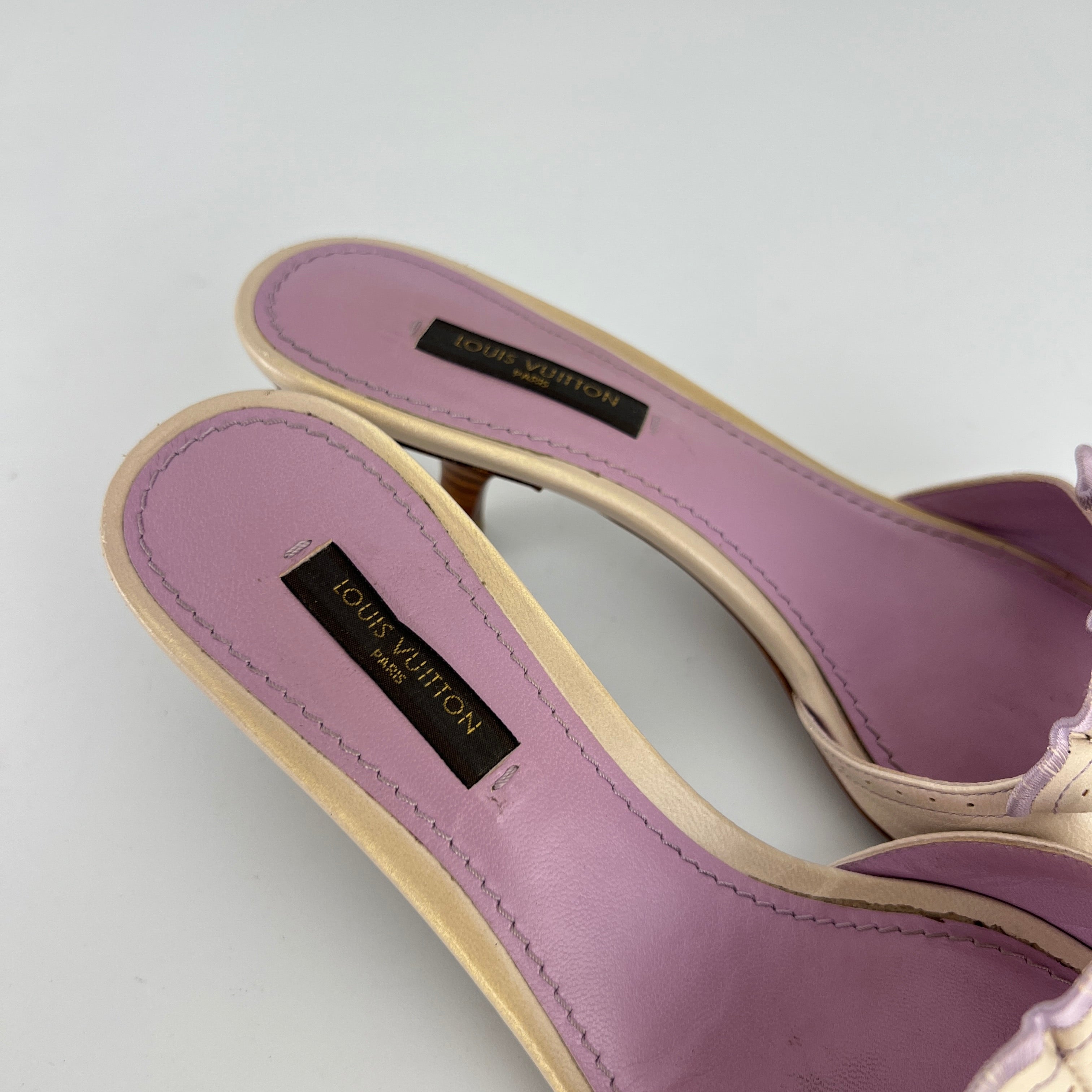 Louis Vuitton | Vintage Scallop Fan Lavender Beige Leather Kitten Heel Mules (35)