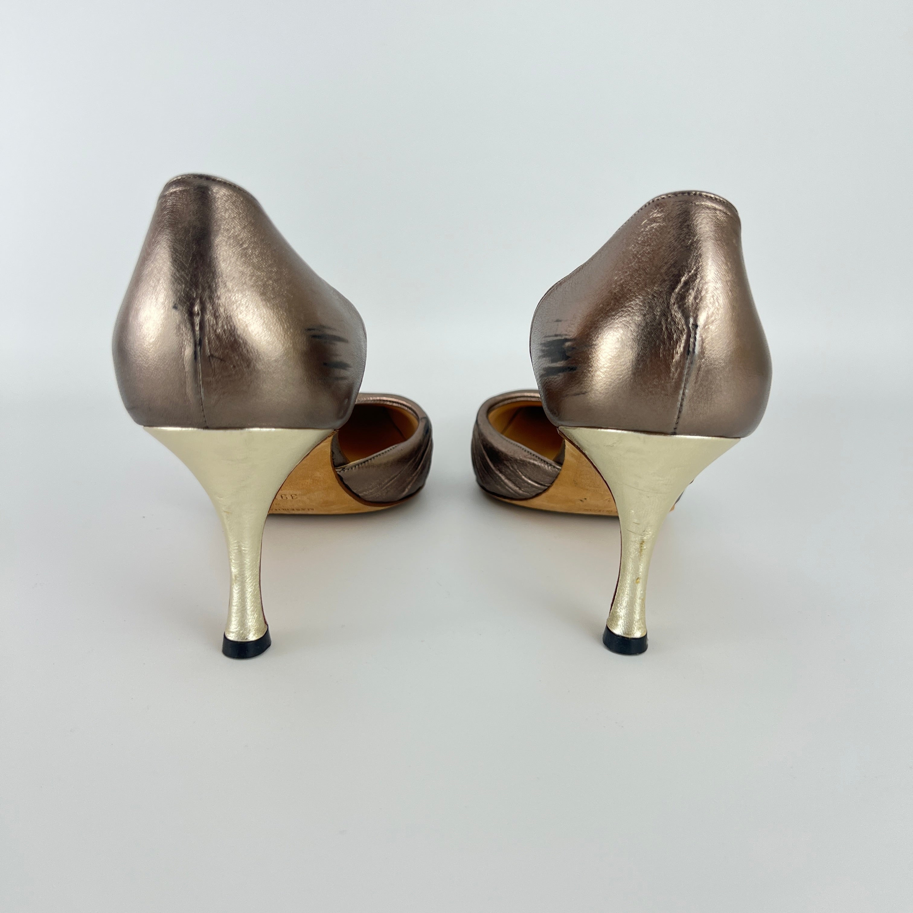 Manolo Blahnik | Metallic Silver Pointed Toe D'Orsay Pumps (39.5)