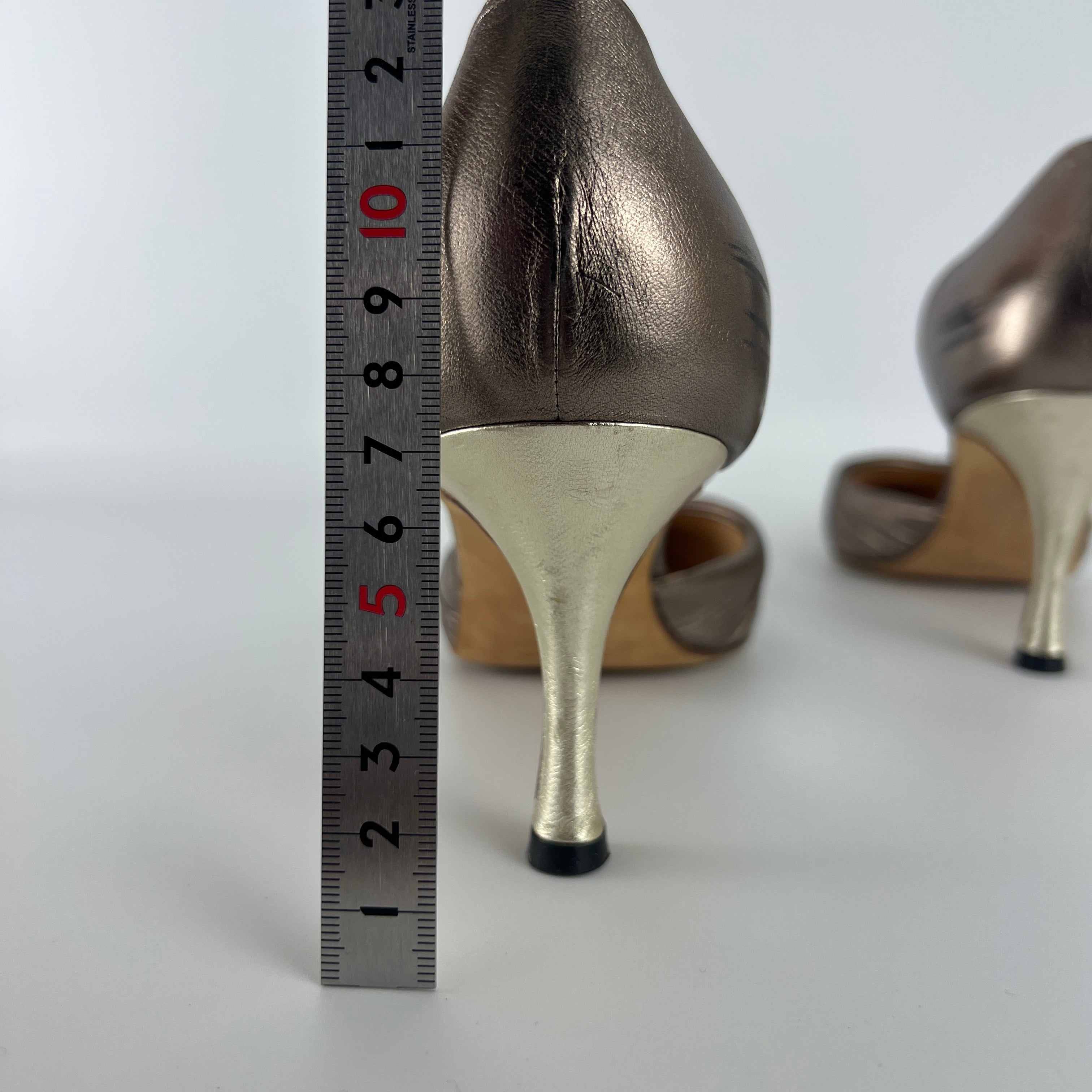 Manolo Blahnik | Metallic Silver Pointed Toe D'Orsay Pumps (39.5)
