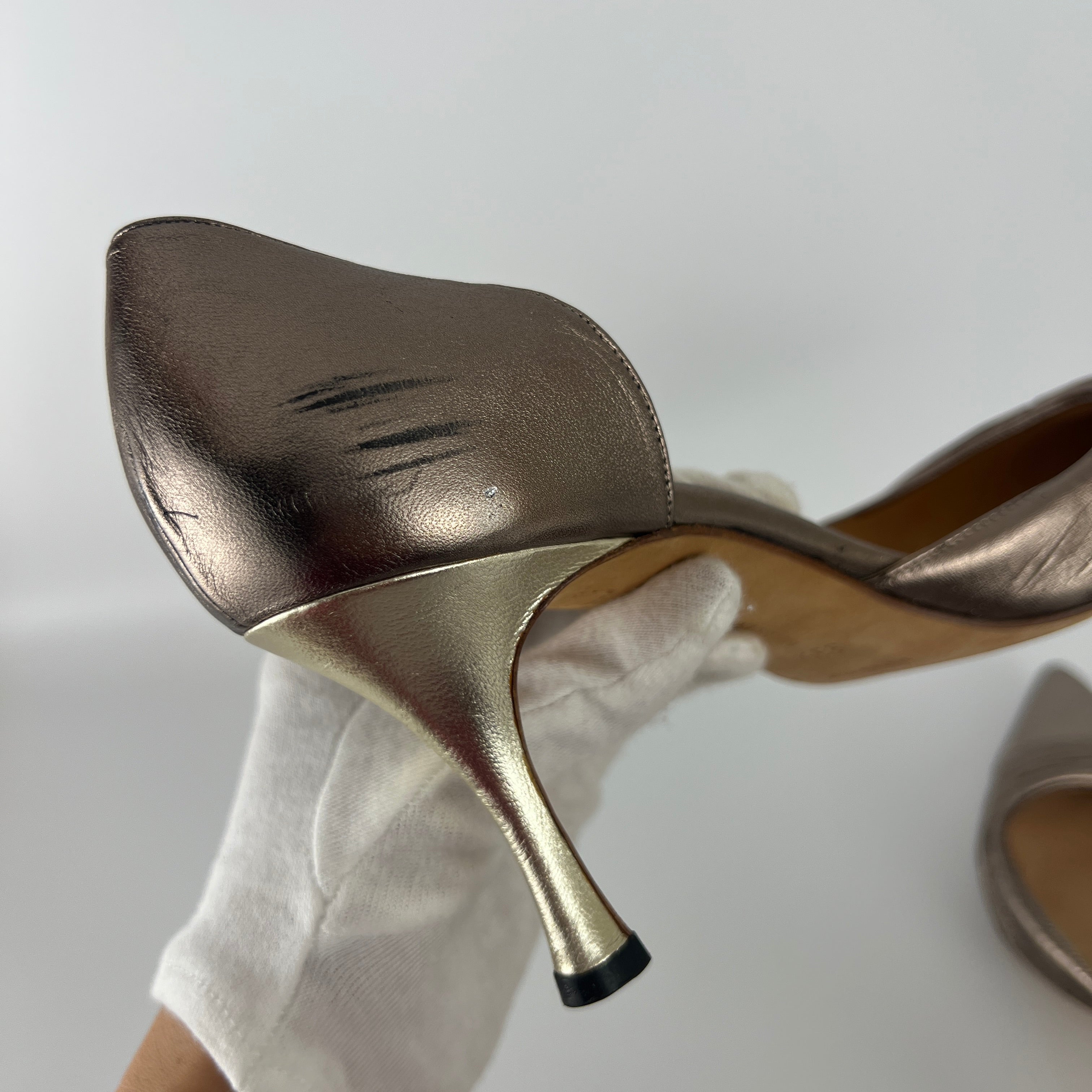 Manolo Blahnik | Metallic Silver Pointed Toe D'Orsay Pumps (39.5)