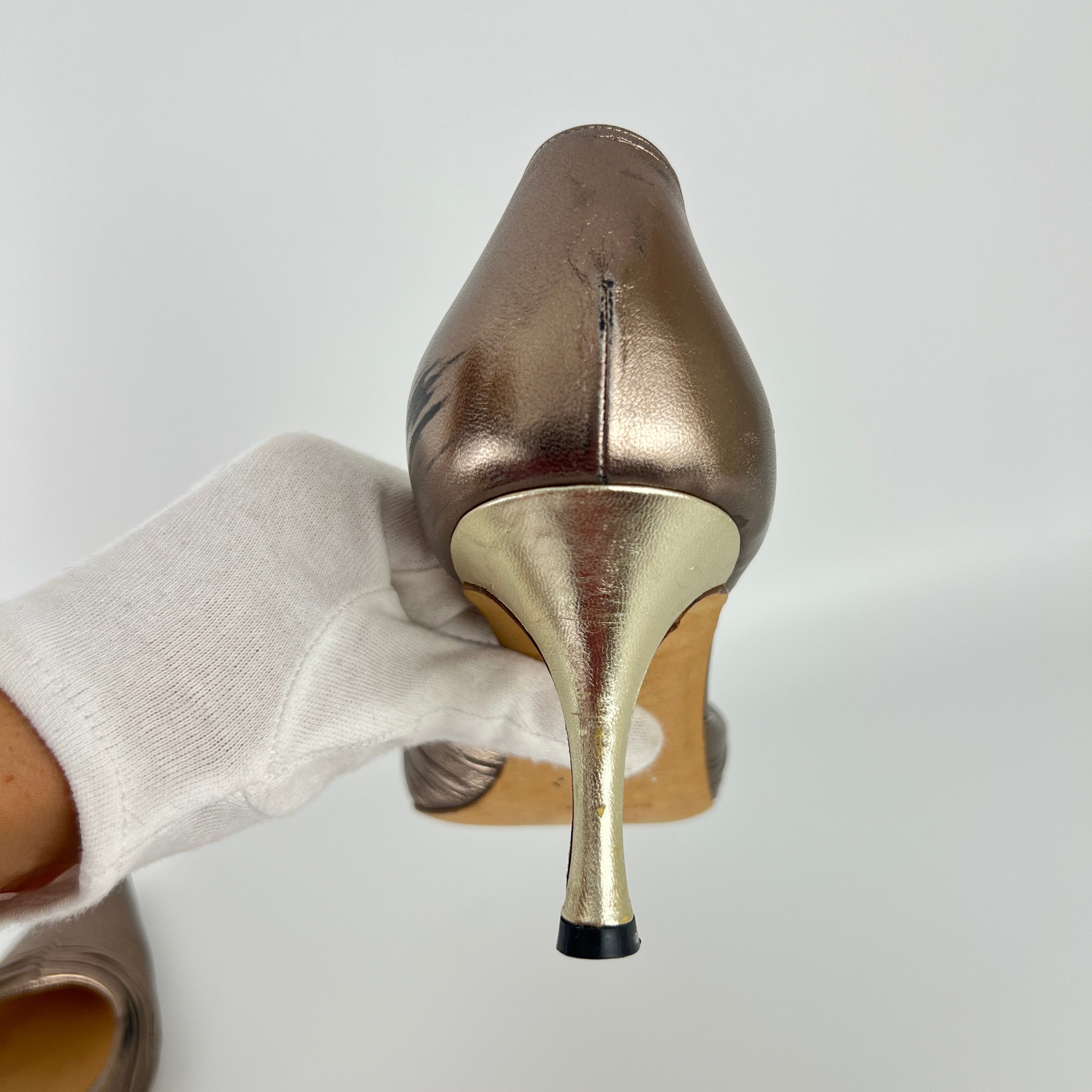Manolo Blahnik | Metallic Silver Pointed Toe D'Orsay Pumps (39.5)