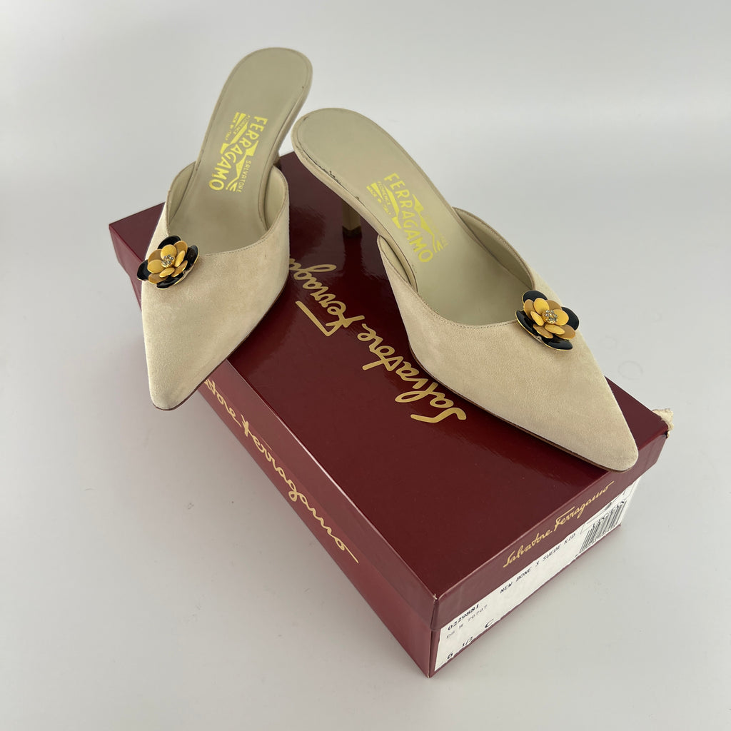 Ferragamo | Noblesse White Sued Leather Metal Flower Applique Pointed Toe Mule (36.5)