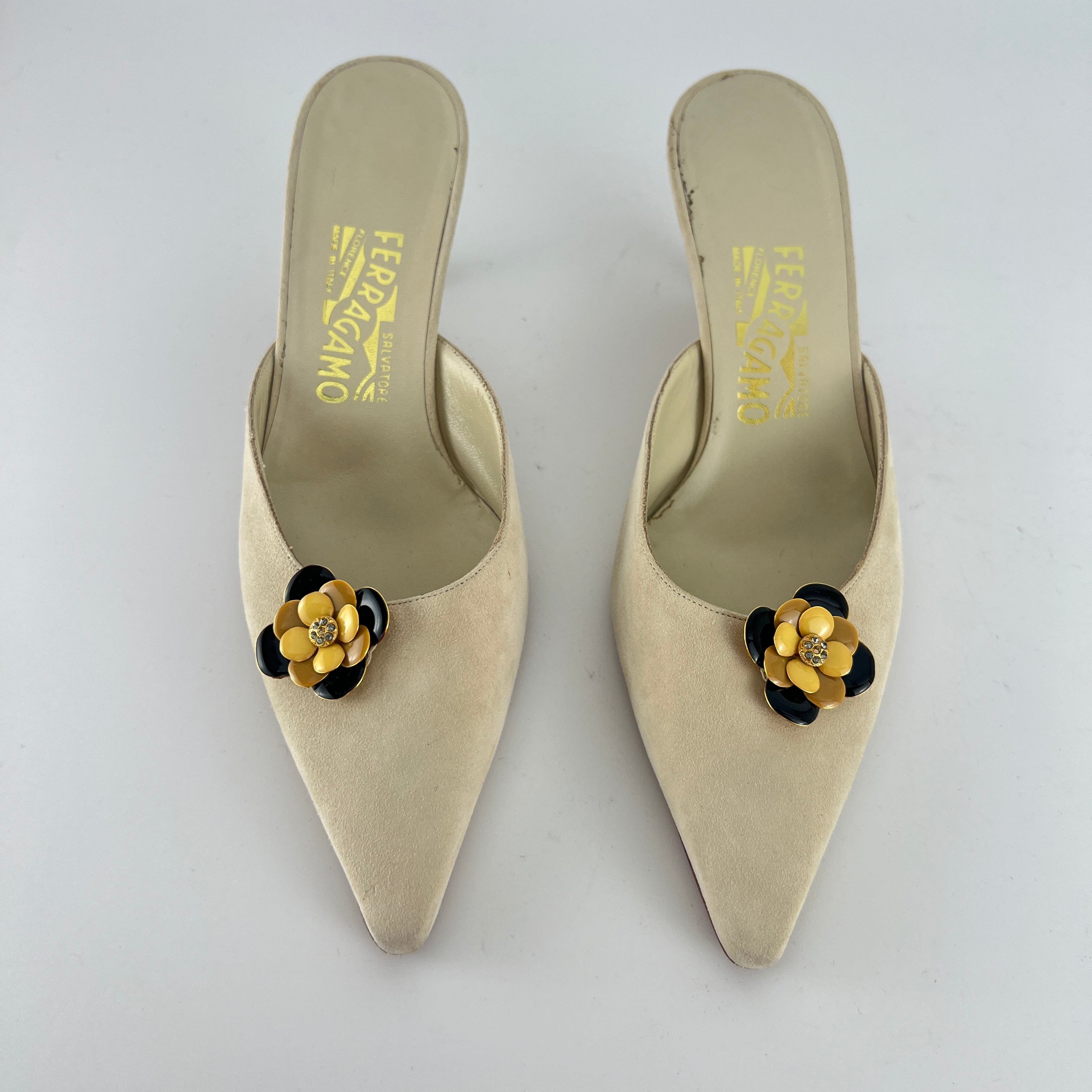 Ferragamo | Noblesse White Sued Leather Metal Flower Applique Pointed Toe Mule (36.5)