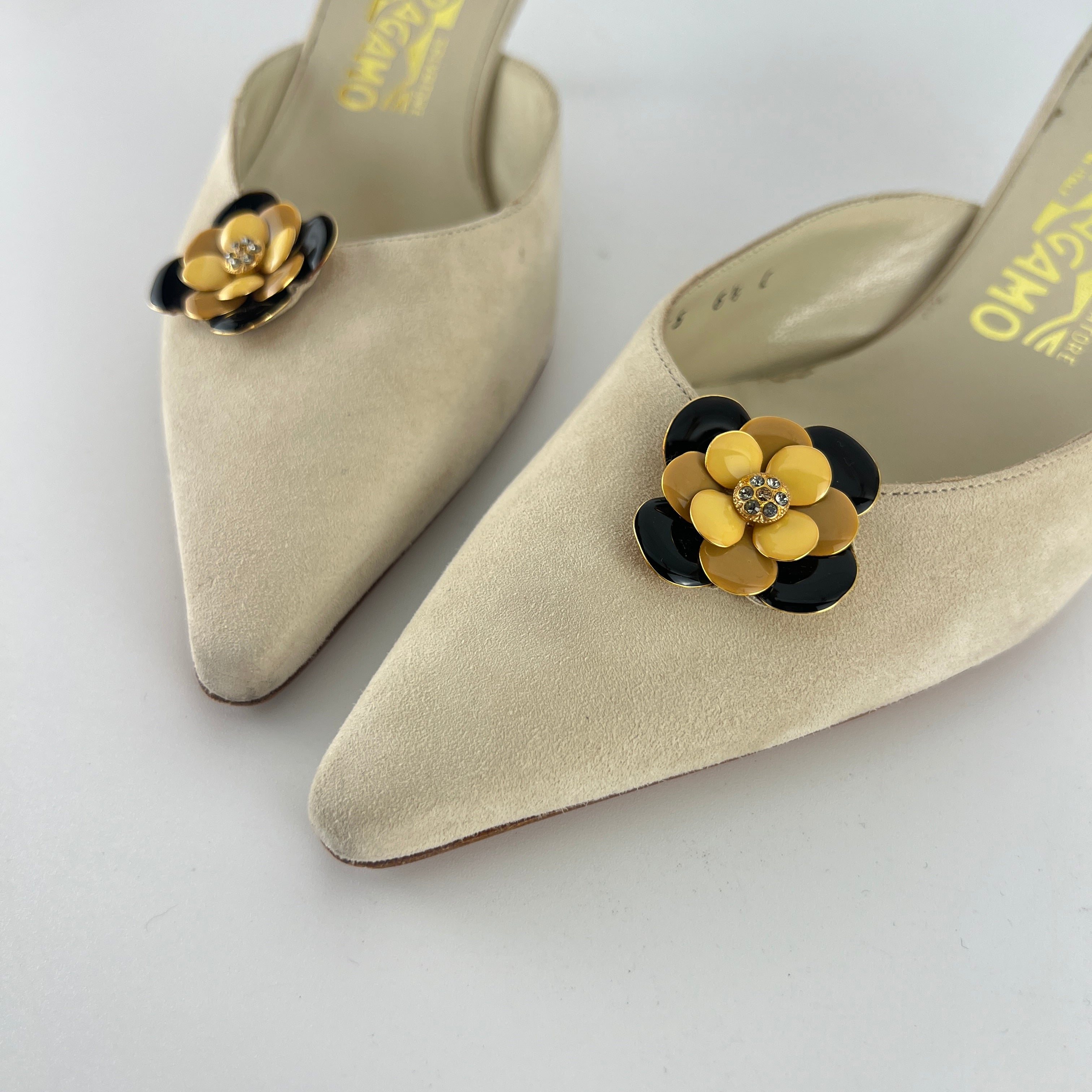 Ferragamo | Noblesse White Sued Leather Metal Flower Applique Pointed Toe Mule (36.5)
