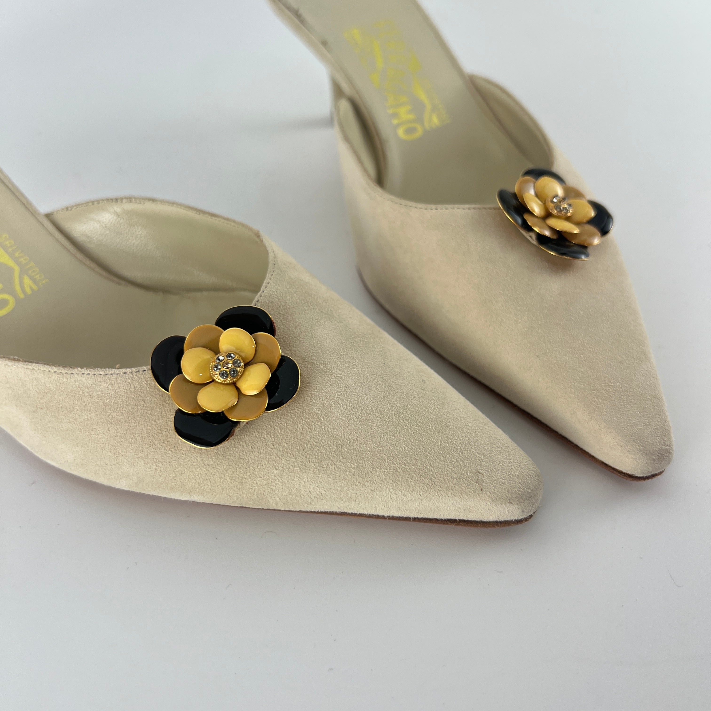 Ferragamo | Noblesse White Sued Leather Metal Flower Applique Pointed Toe Mule (36.5)