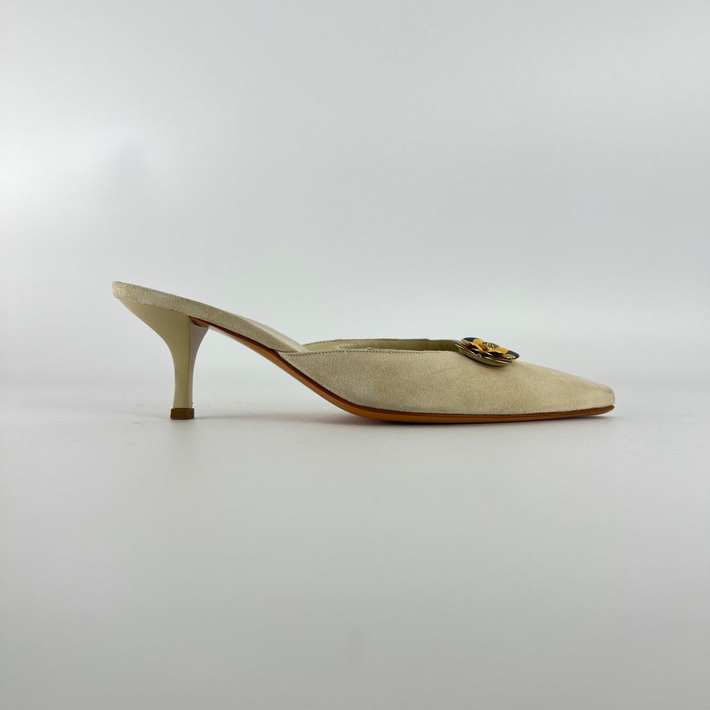 Ferragamo | Noblesse White Sued Leather Metal Flower Applique Pointed Toe Mule (36.5)