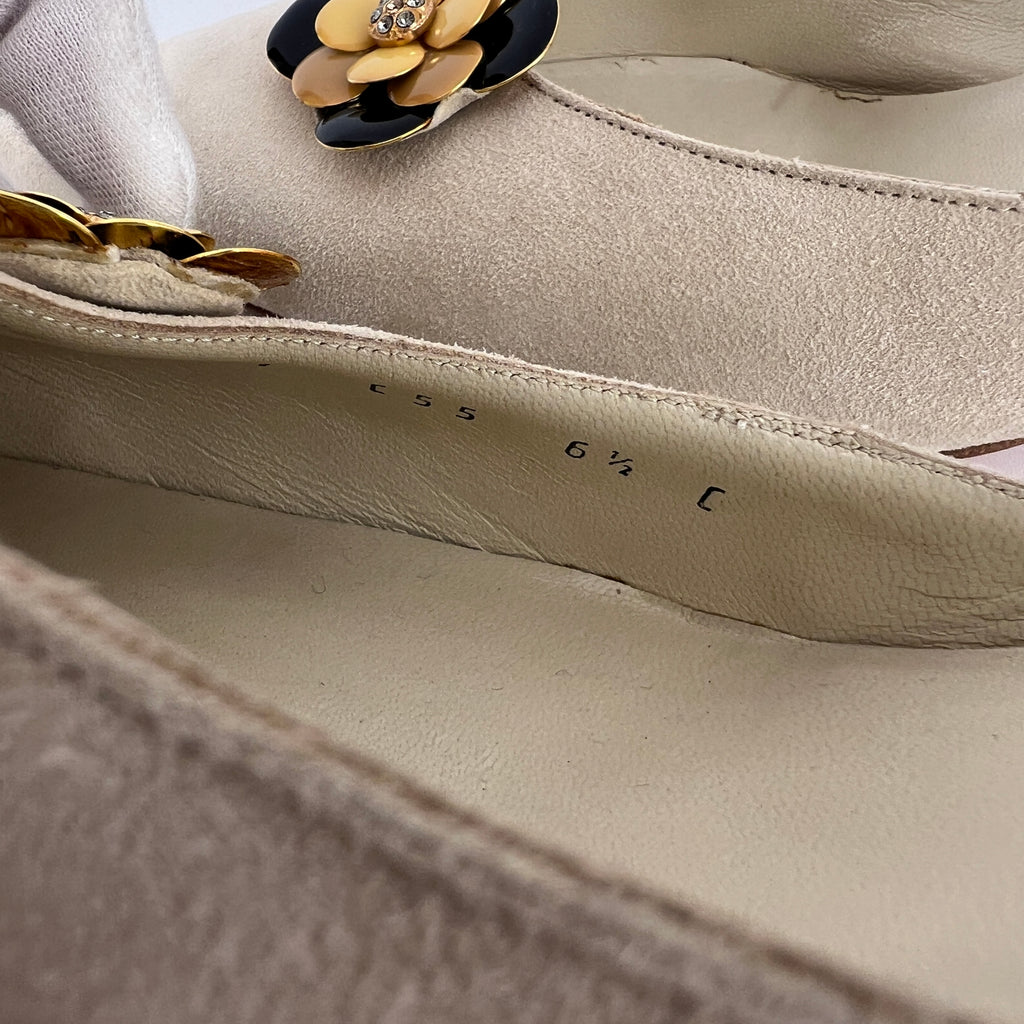 Ferragamo | Noblesse White Sued Leather Metal Flower Applique Pointed Toe Mule (36.5)