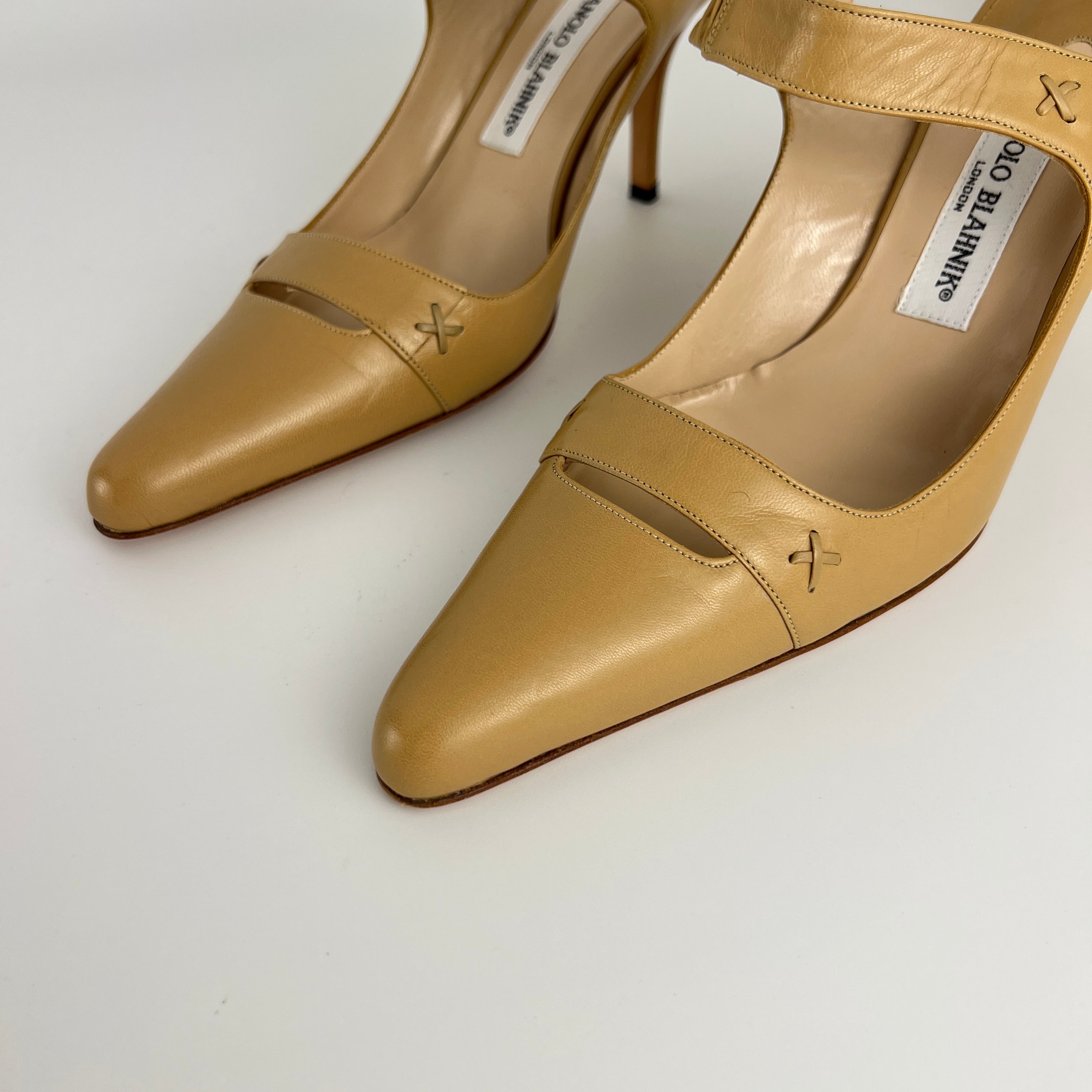 Manolo Blahnik | Vintage Nude Leather Pointed Toe Slingback Heels (39)