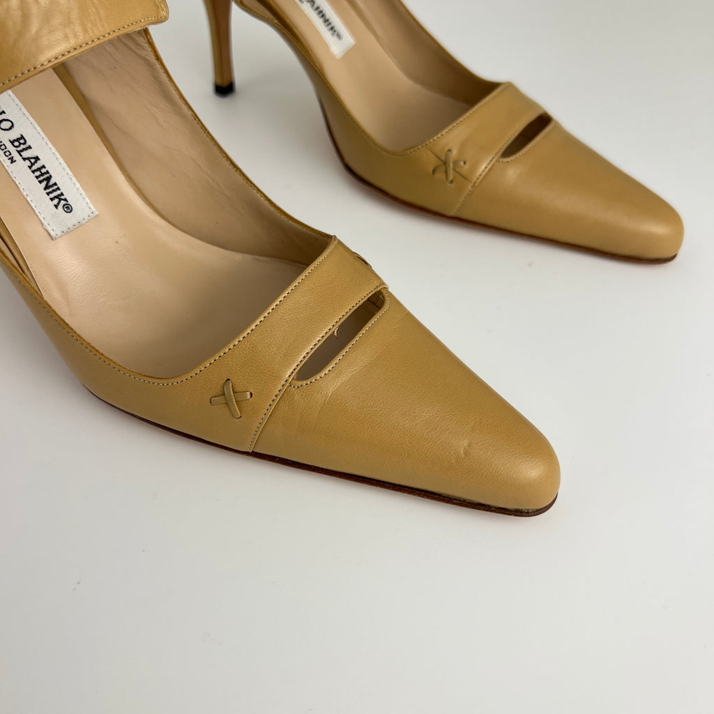 Manolo Blahnik | Vintage Nude Leather Pointed Toe Slingback Heels (39)