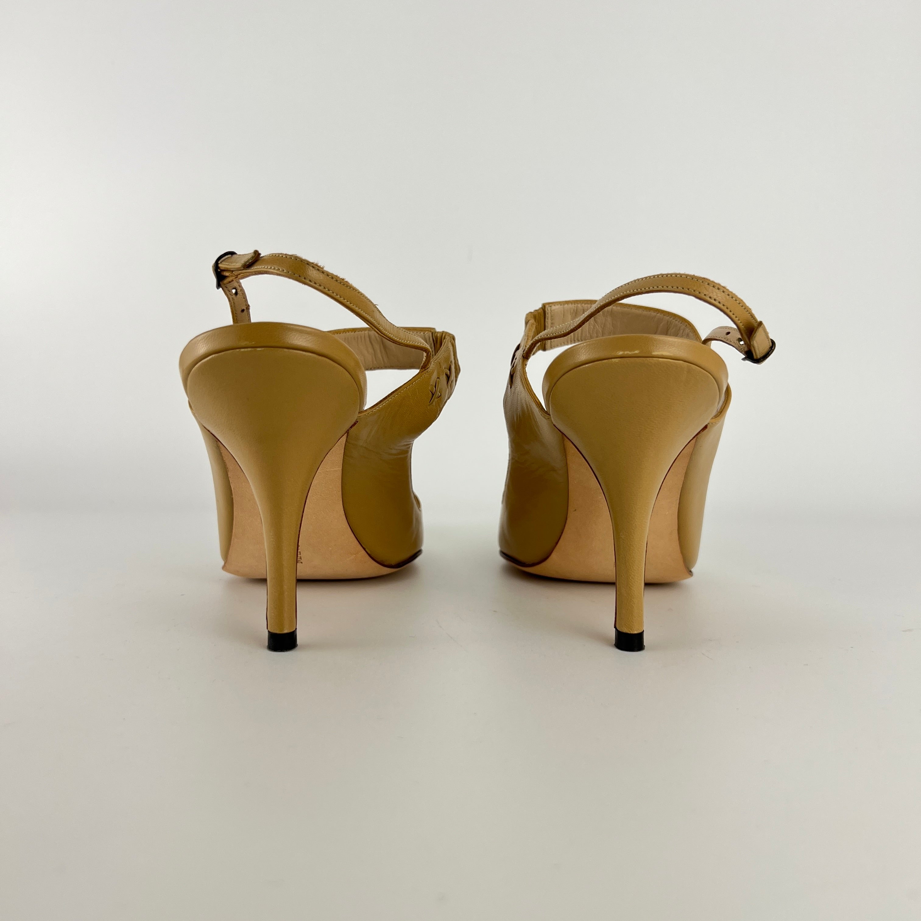 Manolo Blahnik | Vintage Nude Leather Pointed Toe Slingback Heels (39)