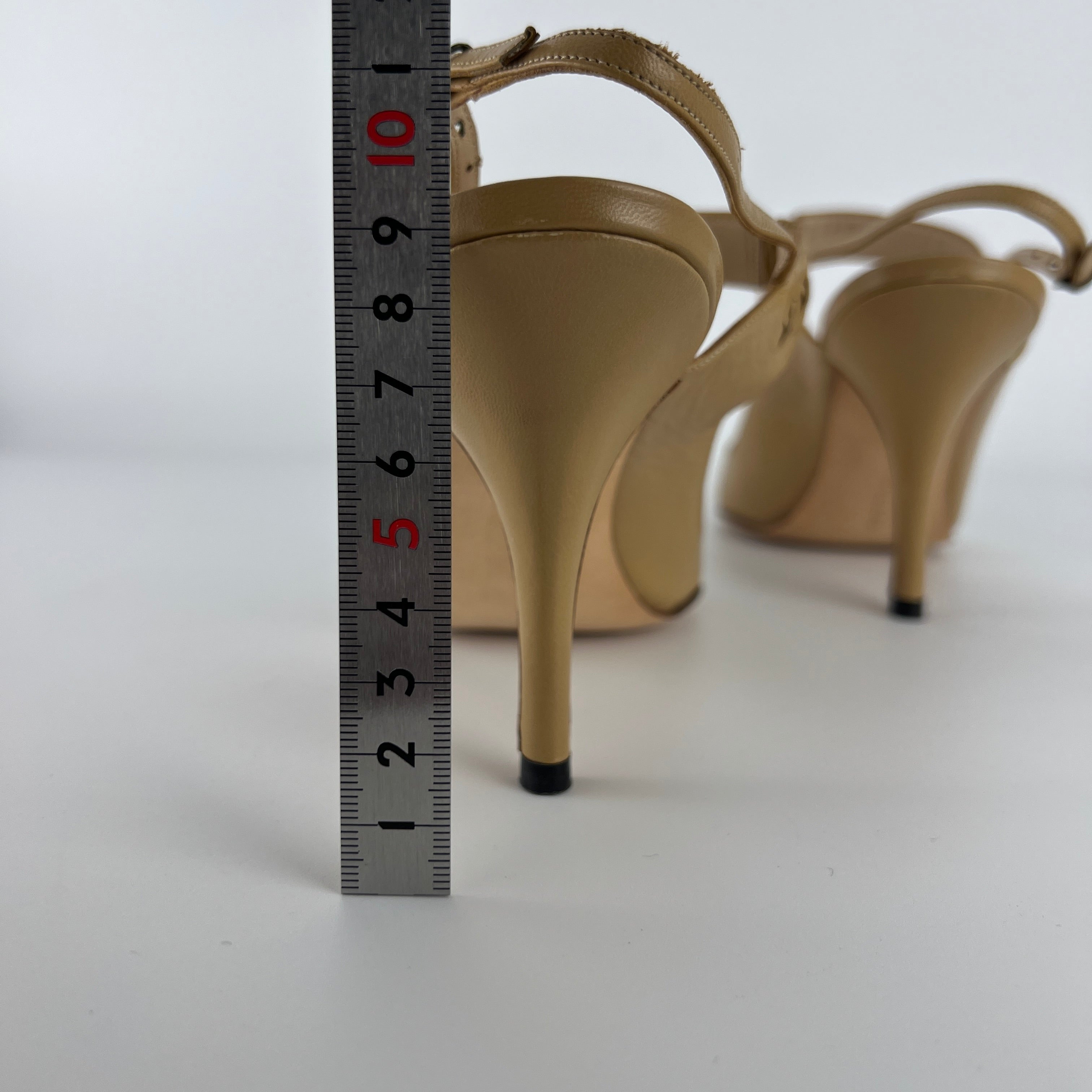 Manolo Blahnik | Vintage Nude Leather Pointed Toe Slingback Heels (39)