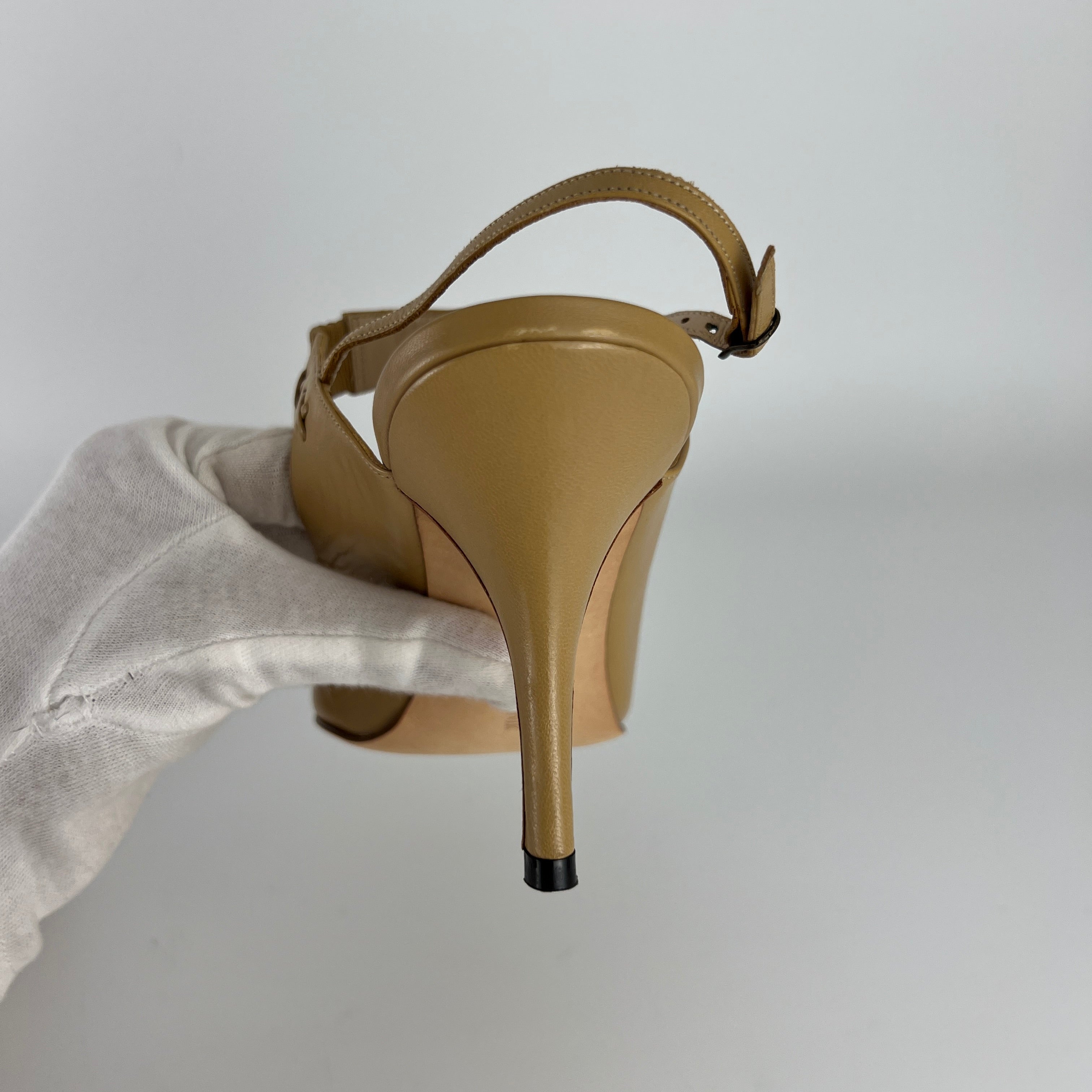 Manolo Blahnik | Vintage Nude Leather Pointed Toe Slingback Heels (39)