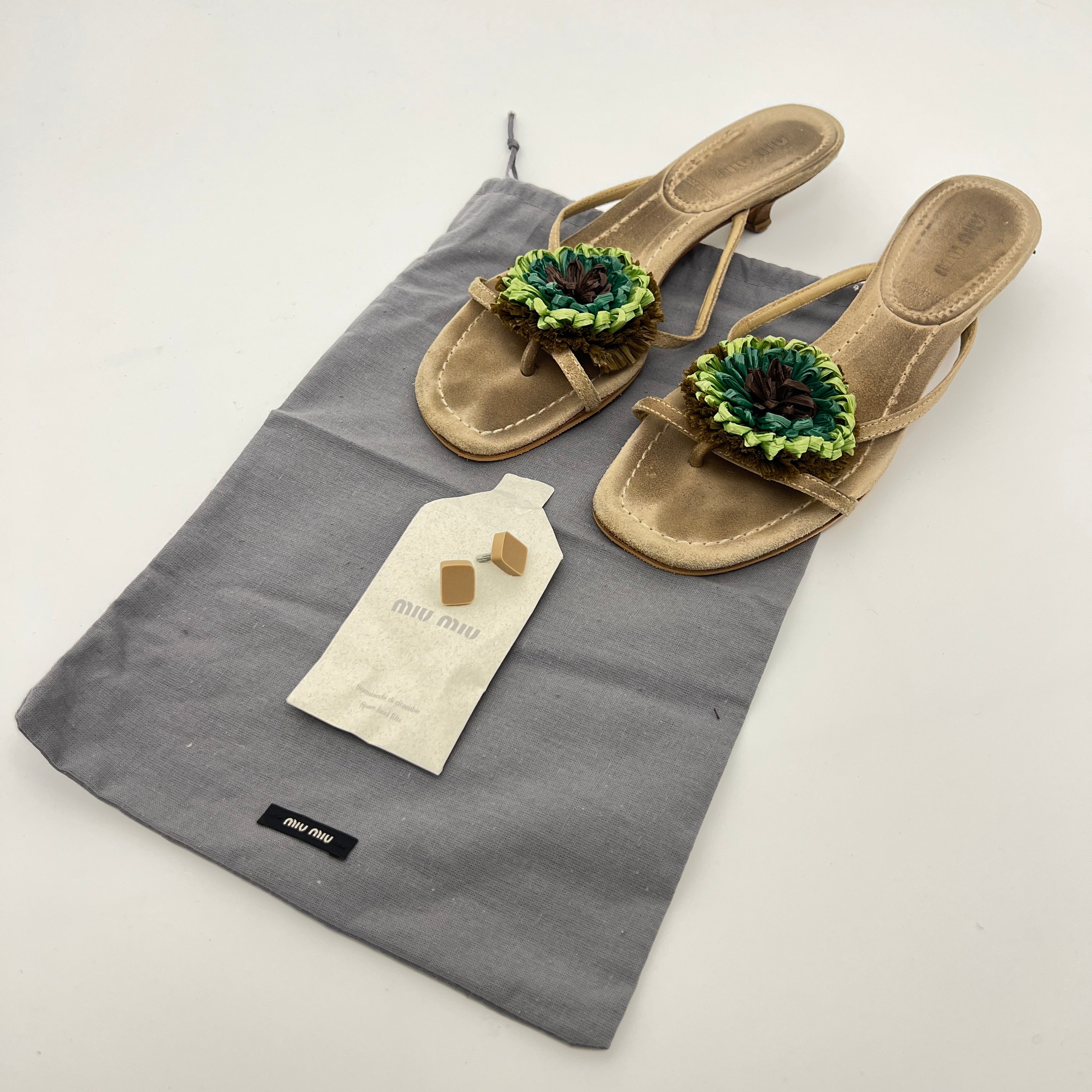 Miu Miu | Tan Beige Suede Leather Green Raffia Flower Kitten Heel Thong Mules Y2K (37)