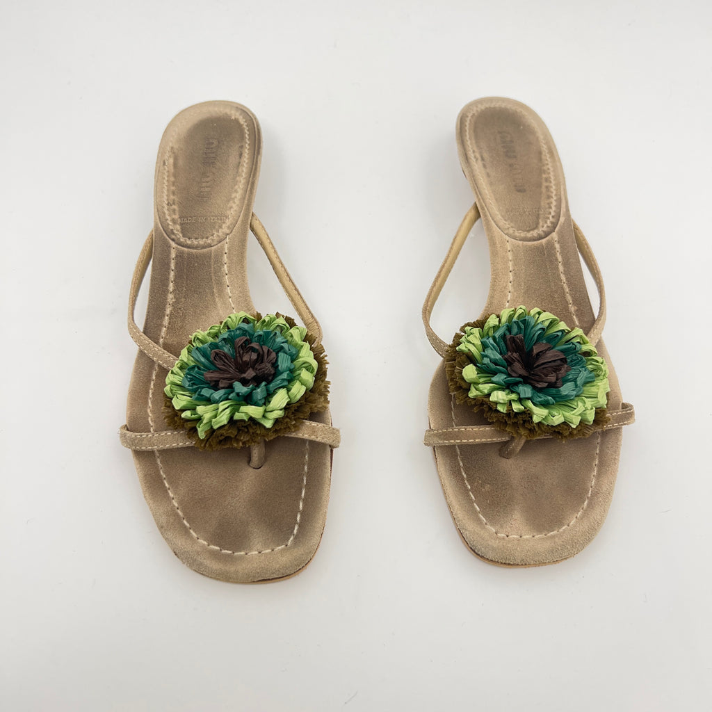 Miu Miu | Tan Beige Suede Leather Green Raffia Flower Kitten Heel Thong Mules Y2K (37)