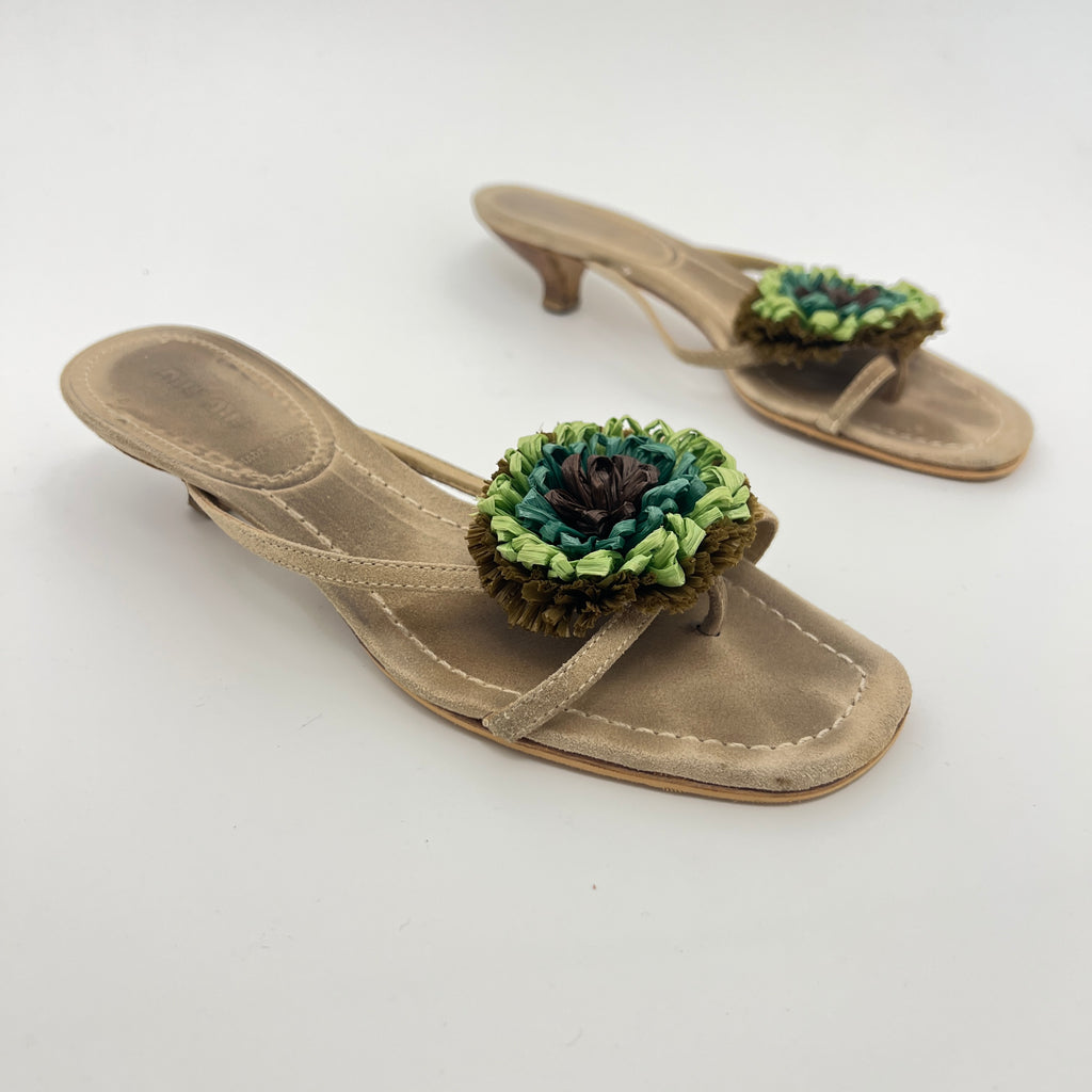 Miu Miu | Tan Beige Suede Leather Green Raffia Flower Kitten Heel Thong Mules Y2K (37)