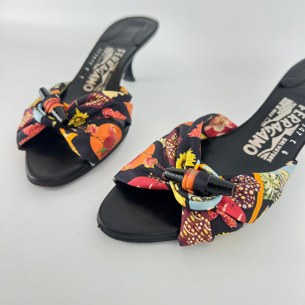 Ferragamo | Tropical Pattern Fabric Twist Button Black Slide Mules (6 , 36)