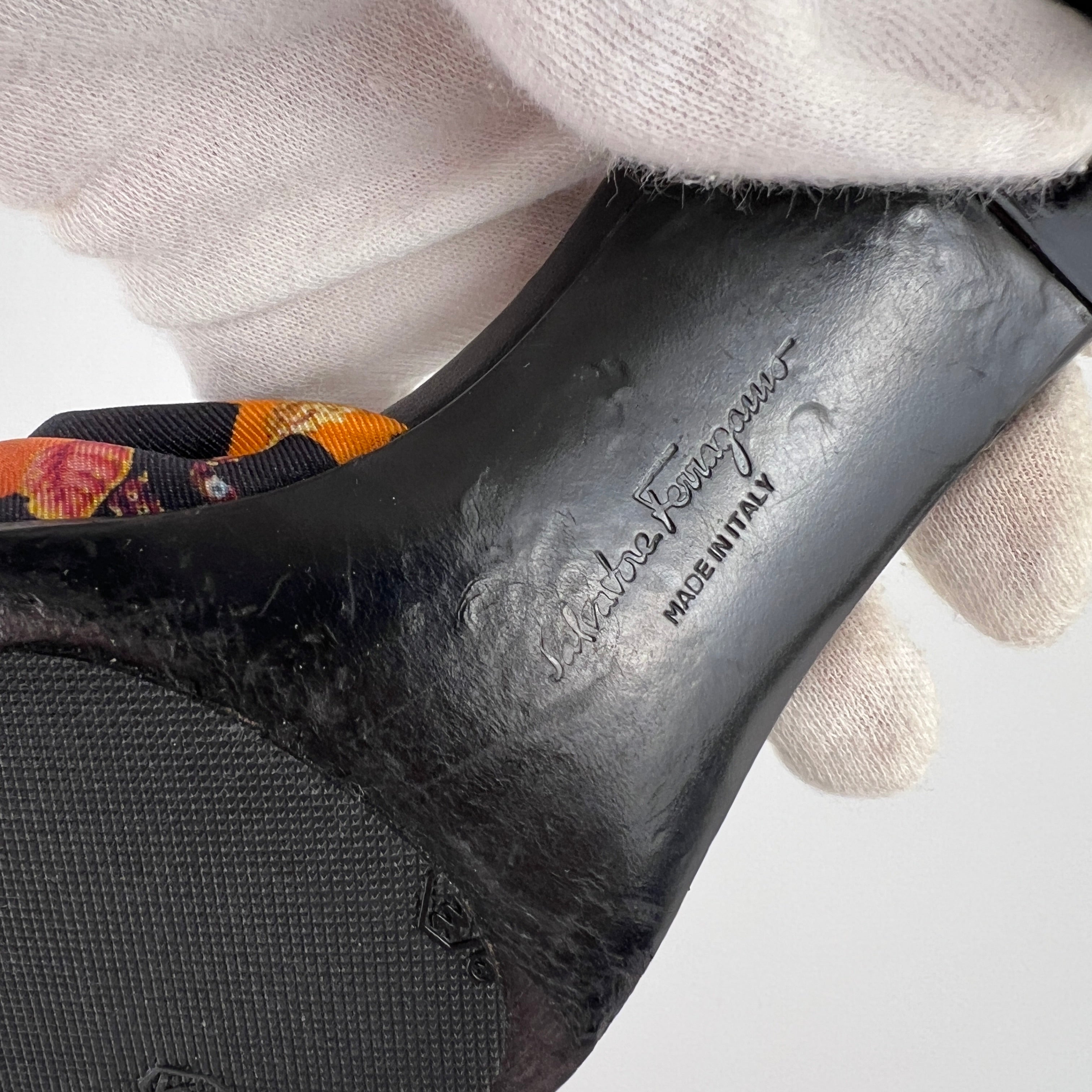 Ferragamo | Tropical Pattern Fabric Twist Button Black Slide Mules (6 , 36)