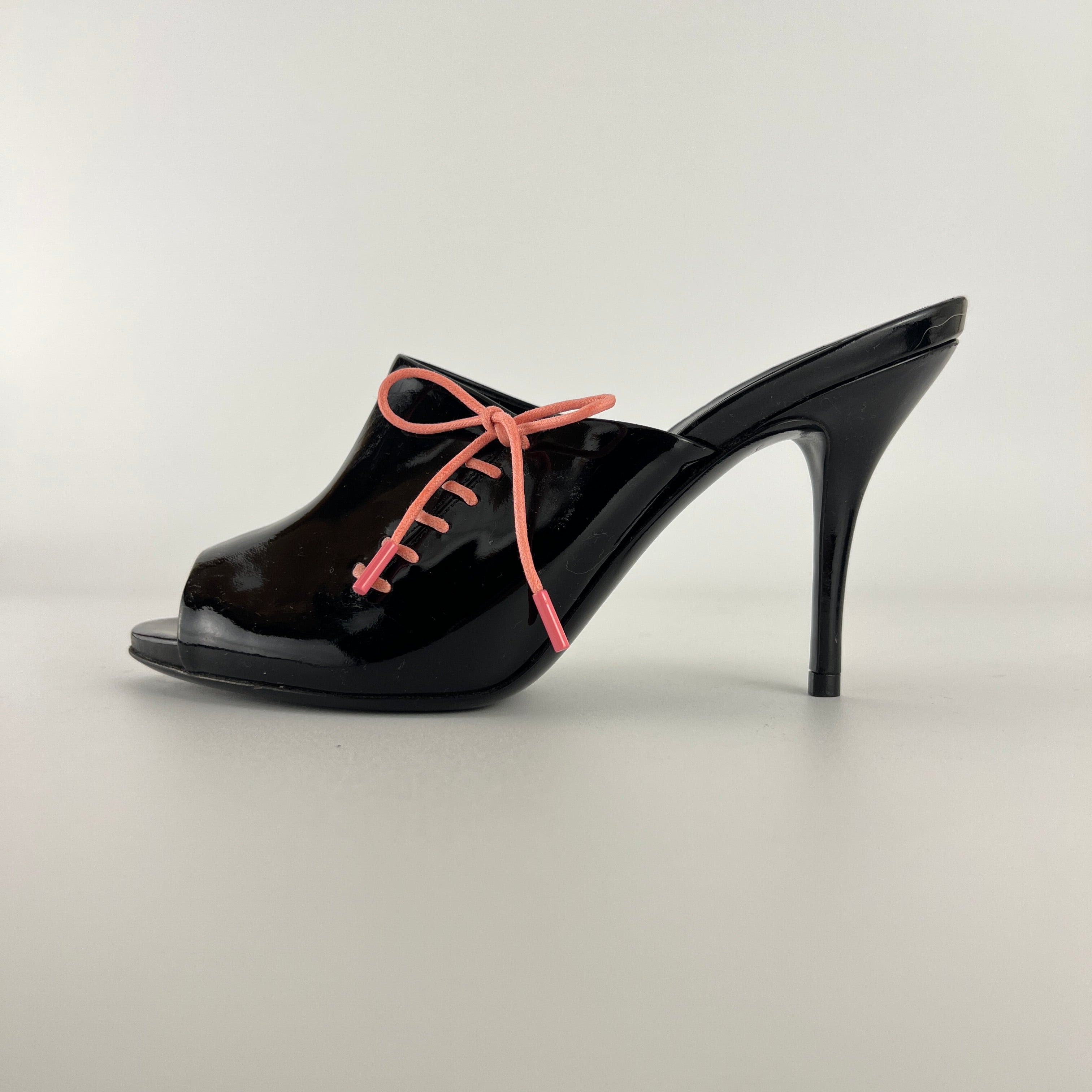 Gucci | Black Patent Leather Pink Lace Up Slide Mules (36.5)