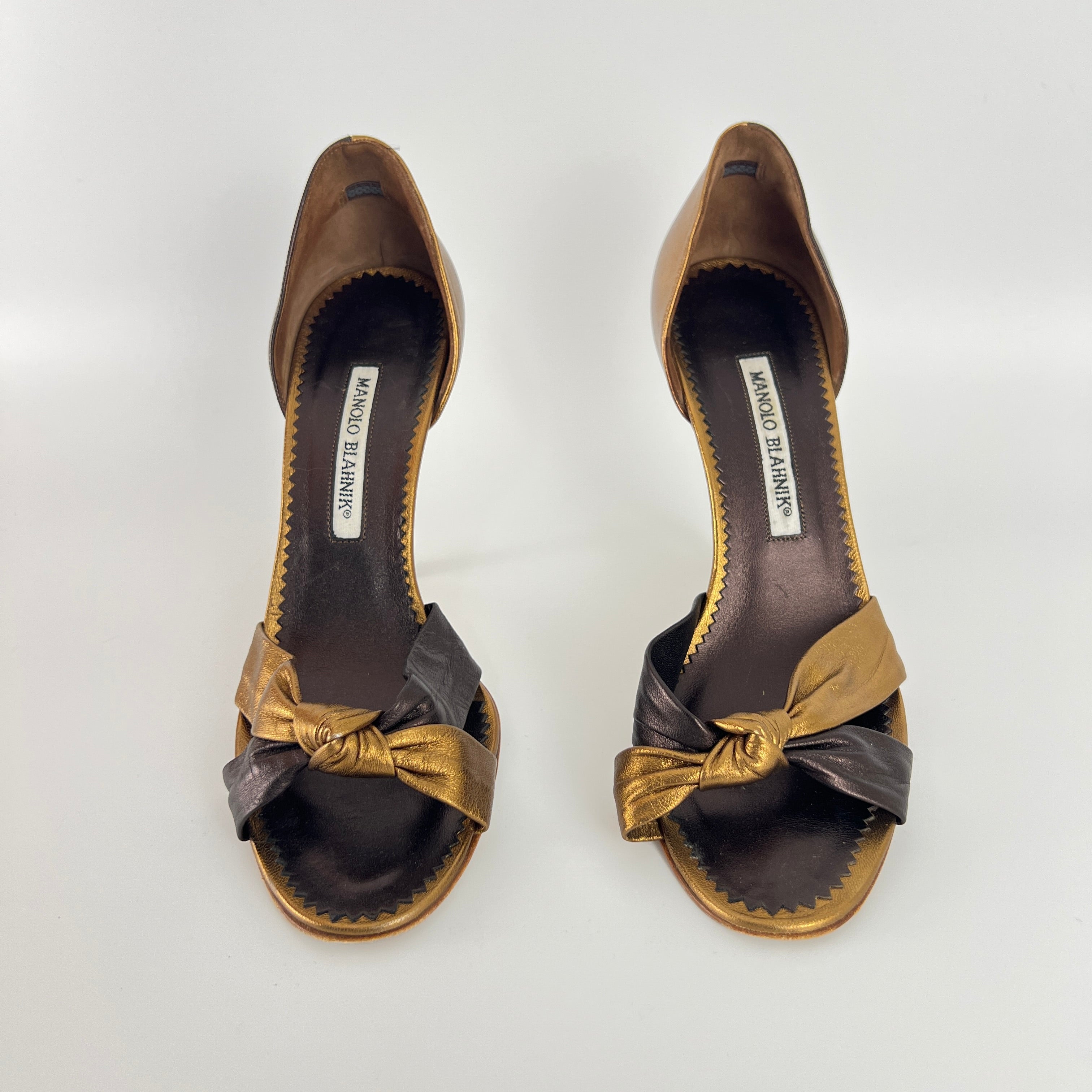 Manolo Blahnik | Oggi D'Orsay Nappa Leather Two Tone Gold Black Knot (37.5)
