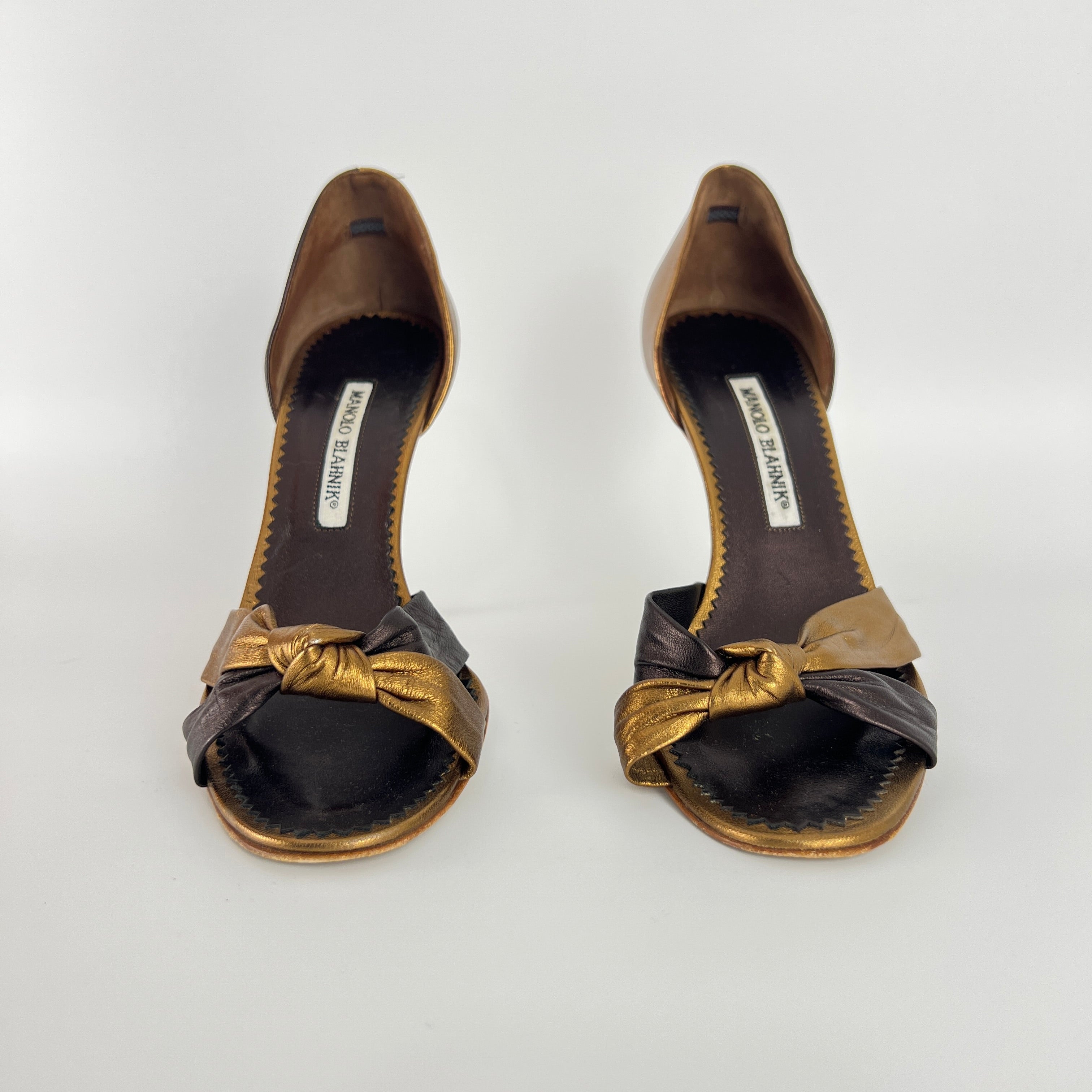 Manolo Blahnik | Oggi D'Orsay Nappa Leather Two Tone Gold Black Knot (37.5)