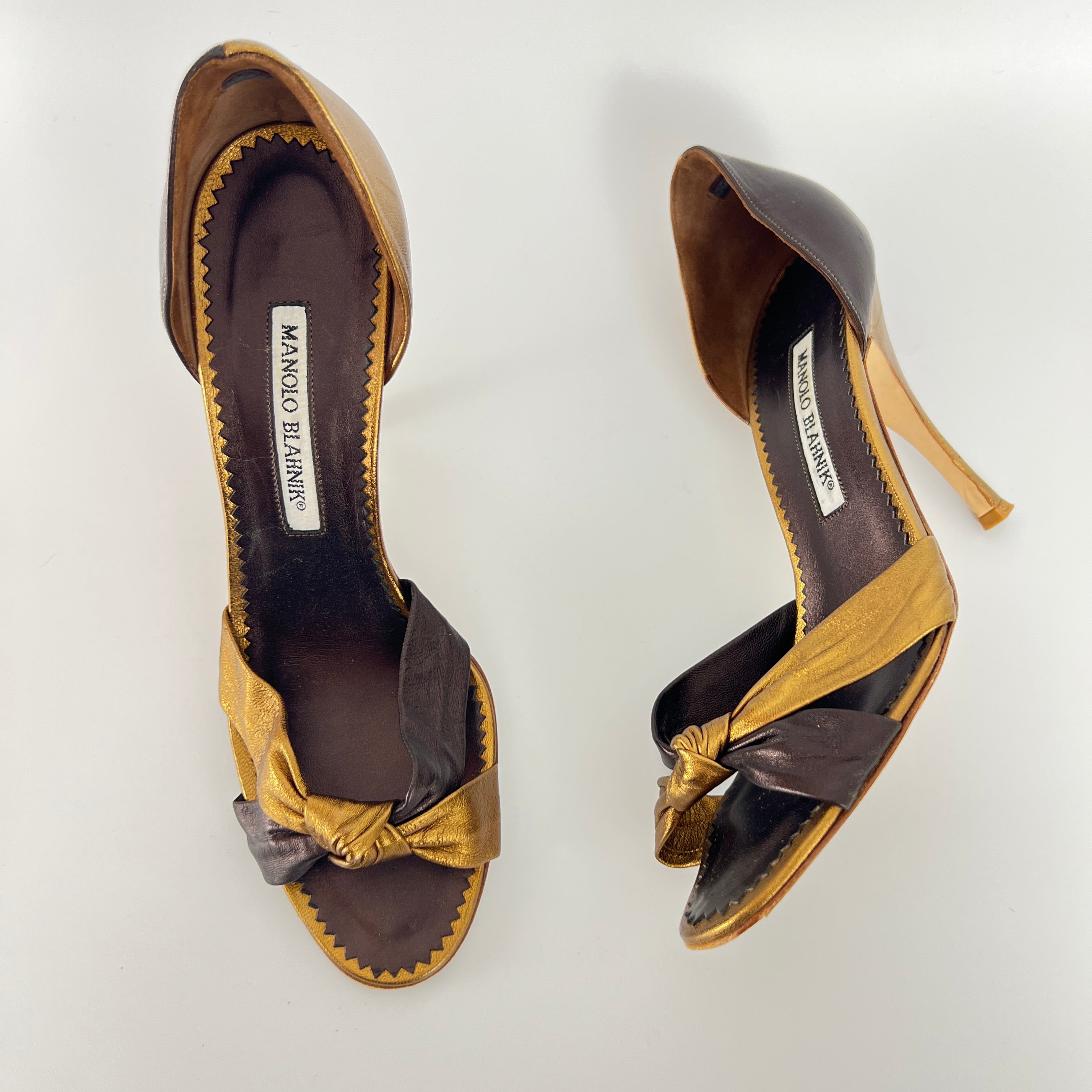 Manolo Blahnik | Oggi D'Orsay Nappa Leather Two Tone Gold Black Knot (37.5)
