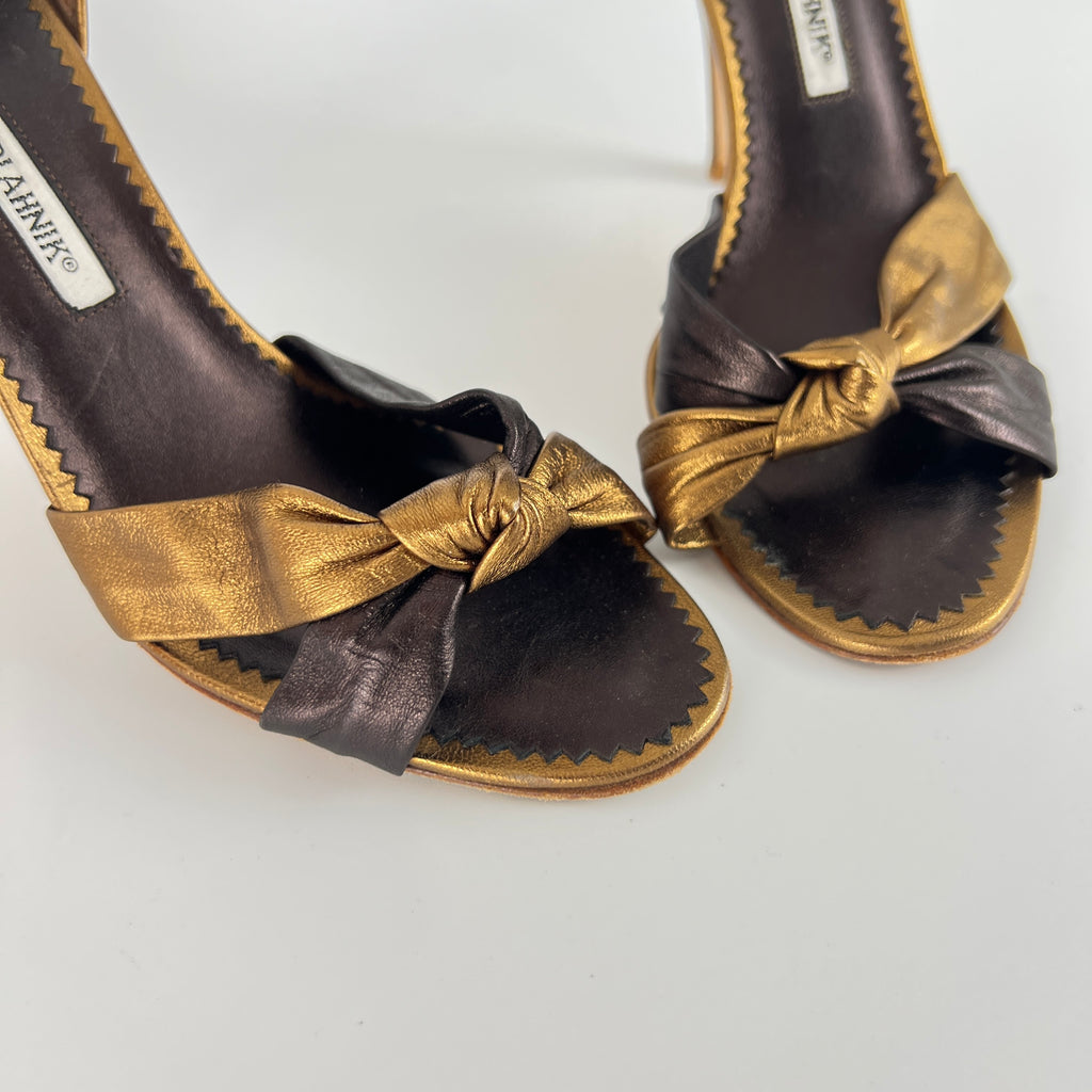 Manolo Blahnik | Oggi D'Orsay Nappa Leather Two Tone Gold Black Knot (37.5)
