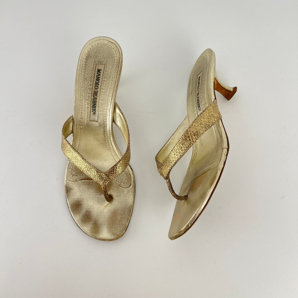 Manolo Blahnik | Metallic Gold Textured Leather Thong Kitten Heel Mules (35.5)