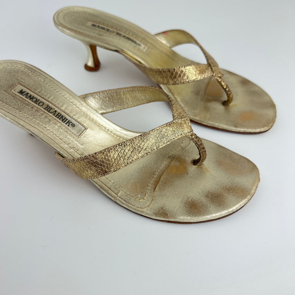 Manolo Blahnik | Metallic Gold Textured Leather Thong Kitten Heel Mules (35.5)