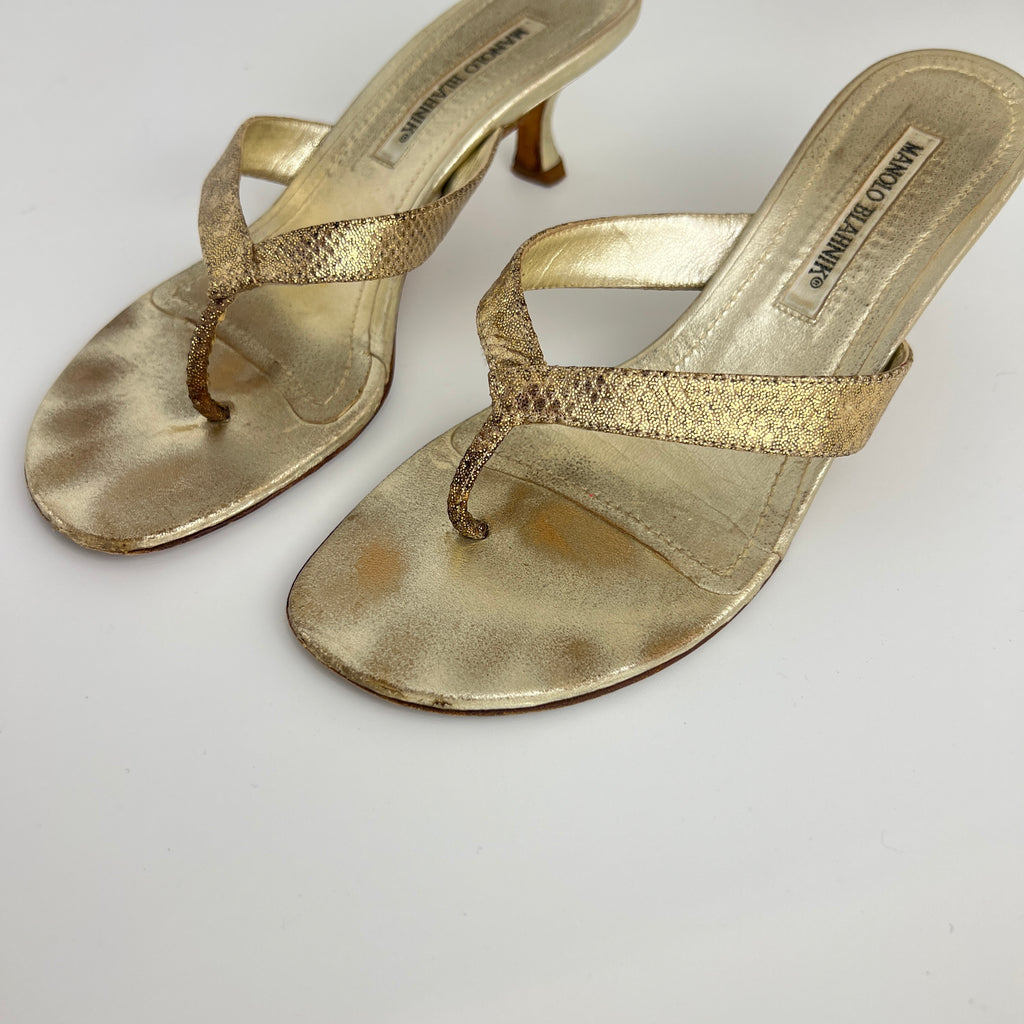 Manolo Blahnik | Metallic Gold Textured Leather Thong Kitten Heel Mules (35.5)