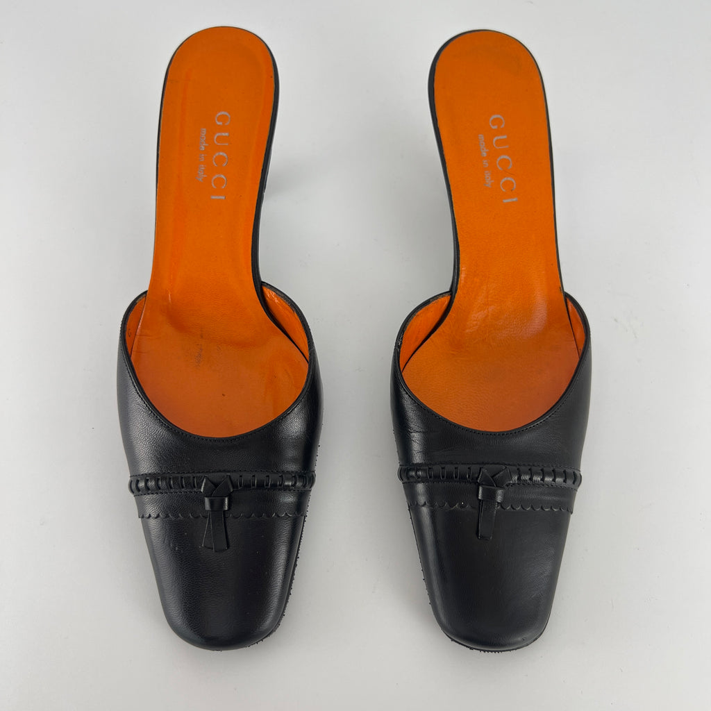 Gucci | Black Leather Closed Toe Brogue Tassel Orange Insole Mules (37C)