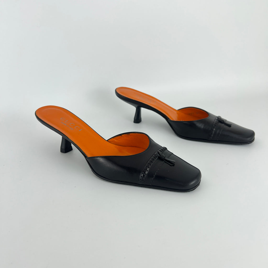 Gucci | Black Leather Closed Toe Brogue Tassel Orange Insole Mules (37C)