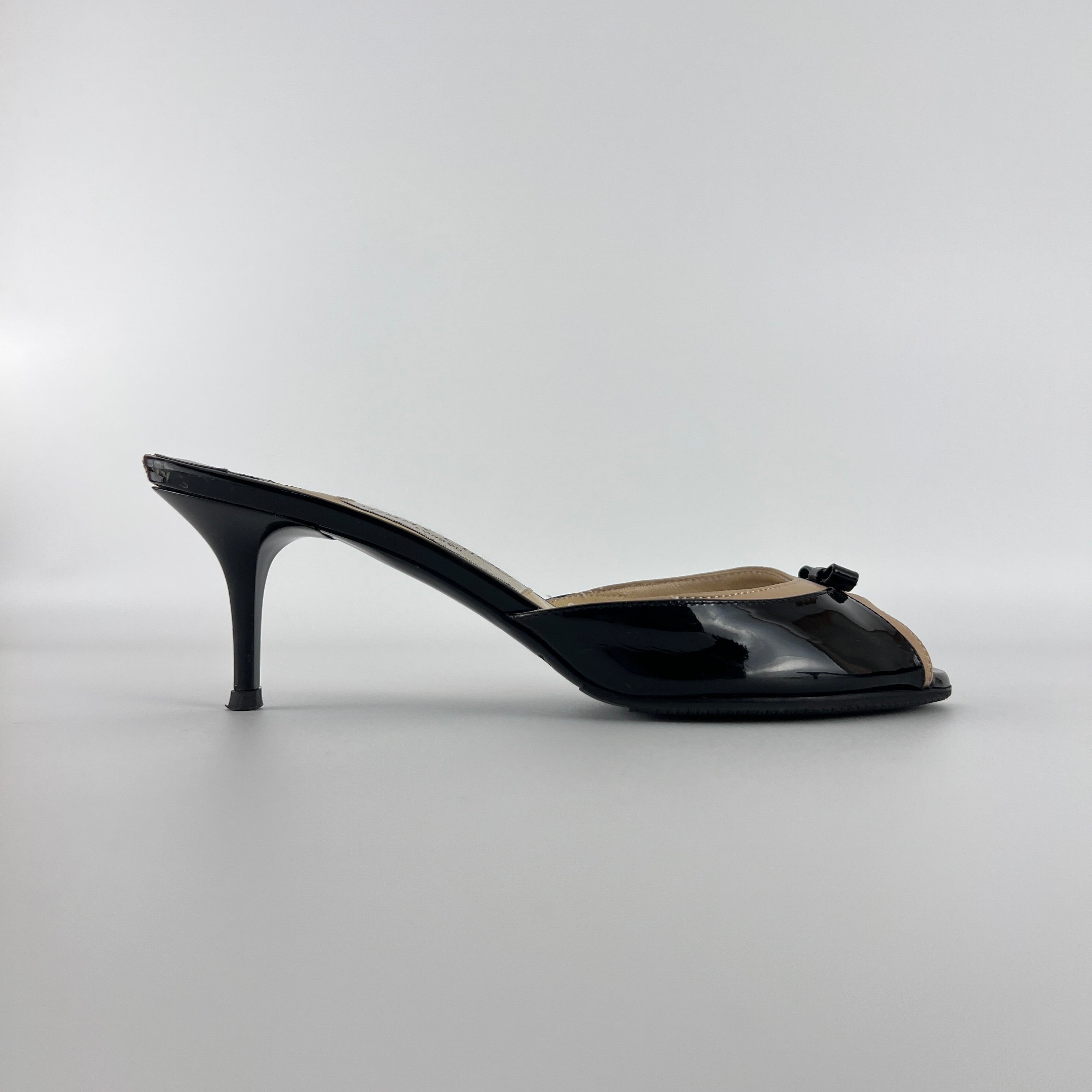 Jimmy Choo | Black Patent Leather Dainty Bow Black Tan Mules (36.5)