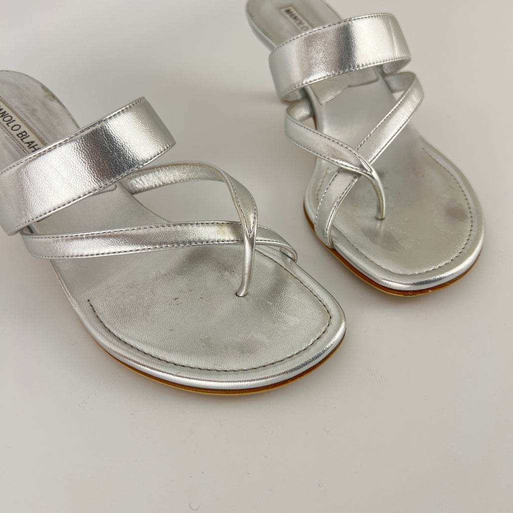 Manolo Blahnik | Susa 50 Metallic Silver Leather Thong Strappy Sandal Mules (35.5)