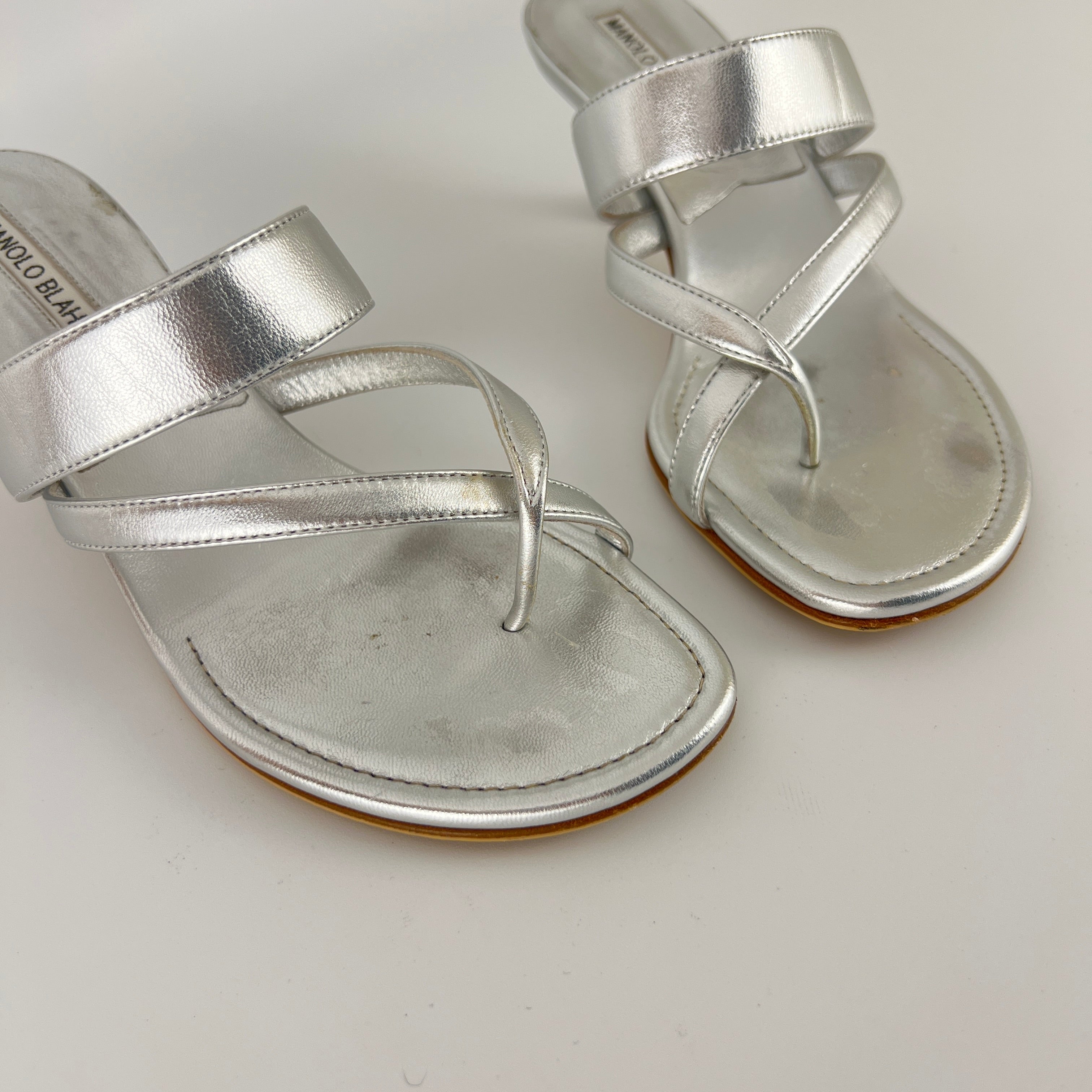 Manolo Blahnik | Susa 50 Metallic Silver Leather Thong Strappy Sandal Mules (35.5)