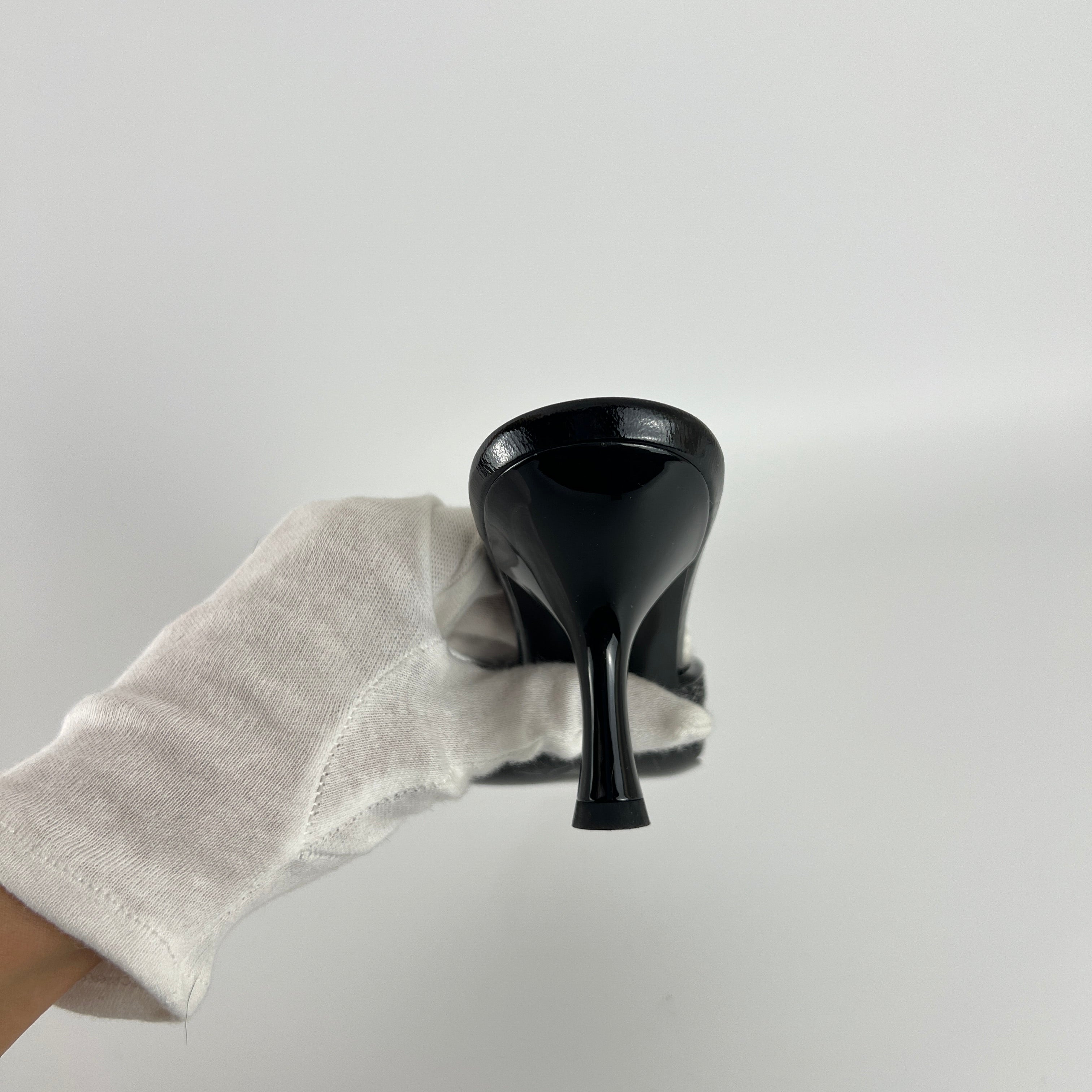 Ferragamo | Black Bow Ribbon Leather Stiletto Mules (5C , EU 35)