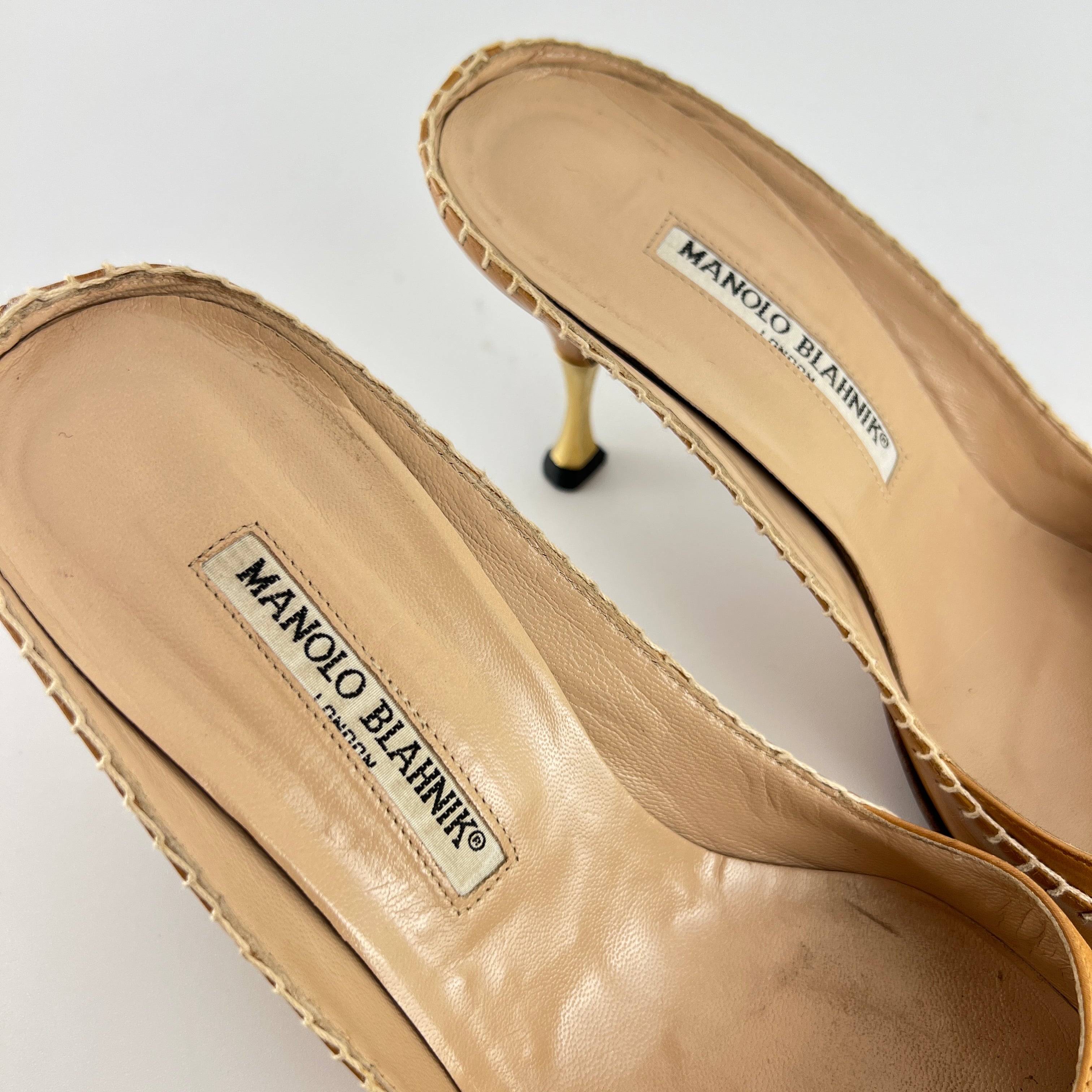 Manolo Blahnik | Vintage Nude Leather White Whipstitch Pointed Toe Slide Mules (38)