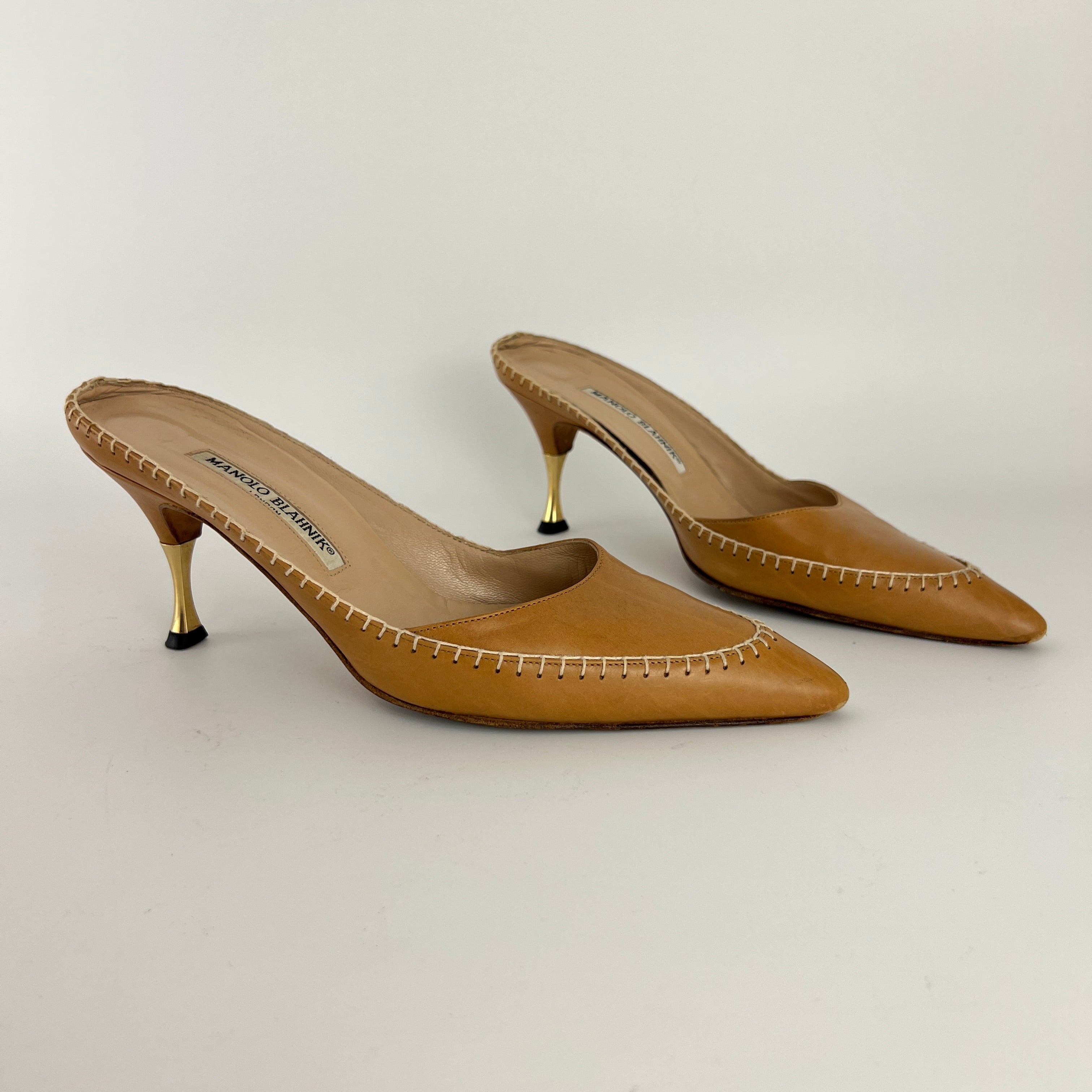 Manolo Blahnik | Vintage Nude Leather White Whipstitch Pointed Toe Slide Mules (38)