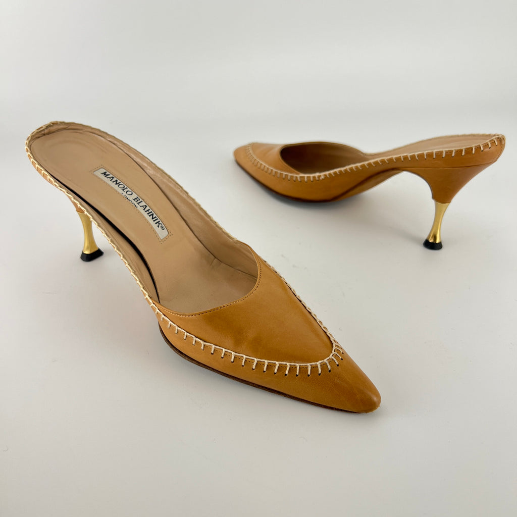 Manolo Blahnik | Vintage Nude Leather White Whipstitch Pointed Toe Slide Mules (38)