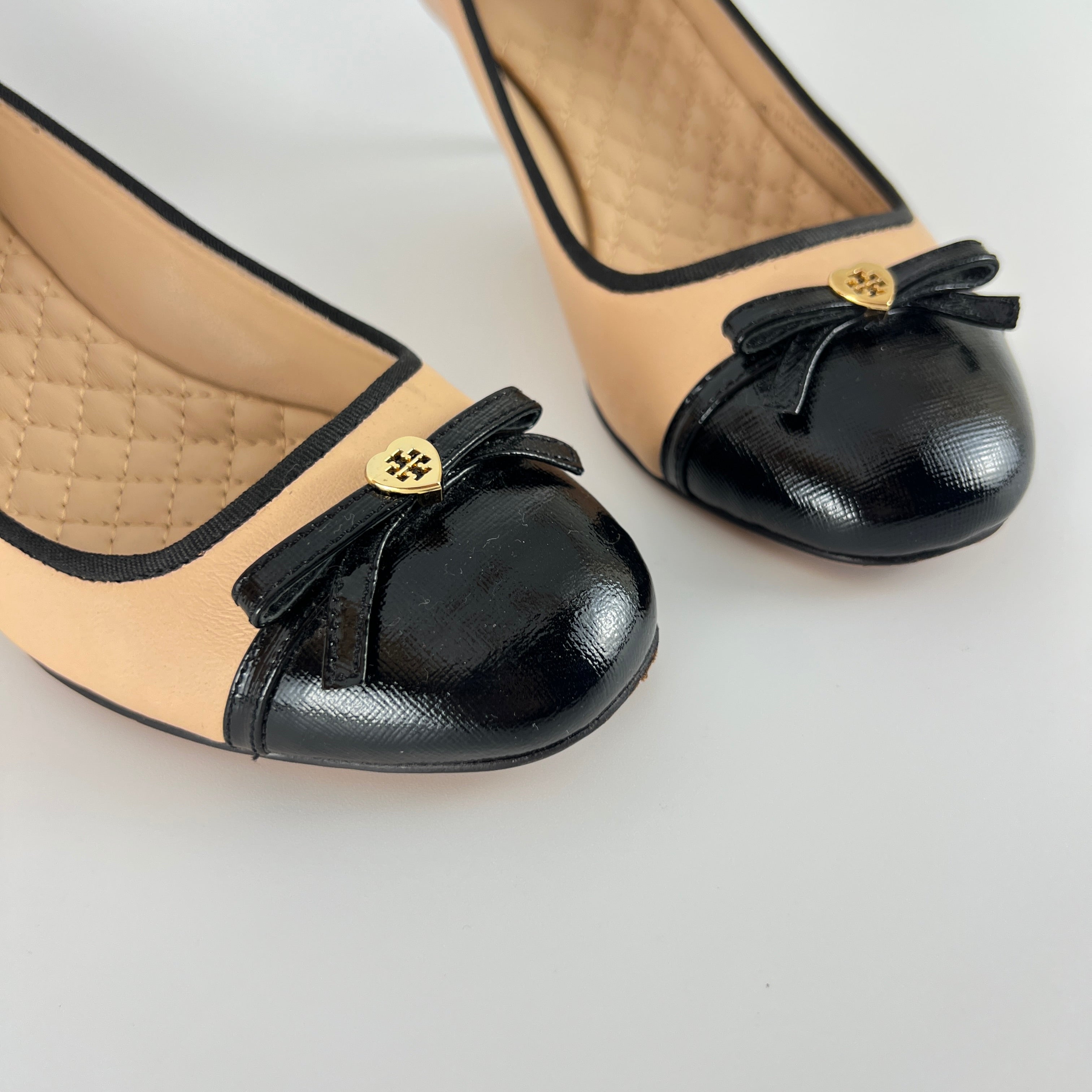 Tory Burch | Nude Leather Bow Black Round Toe Kitten Heel Ballet Pumps (7.5)
