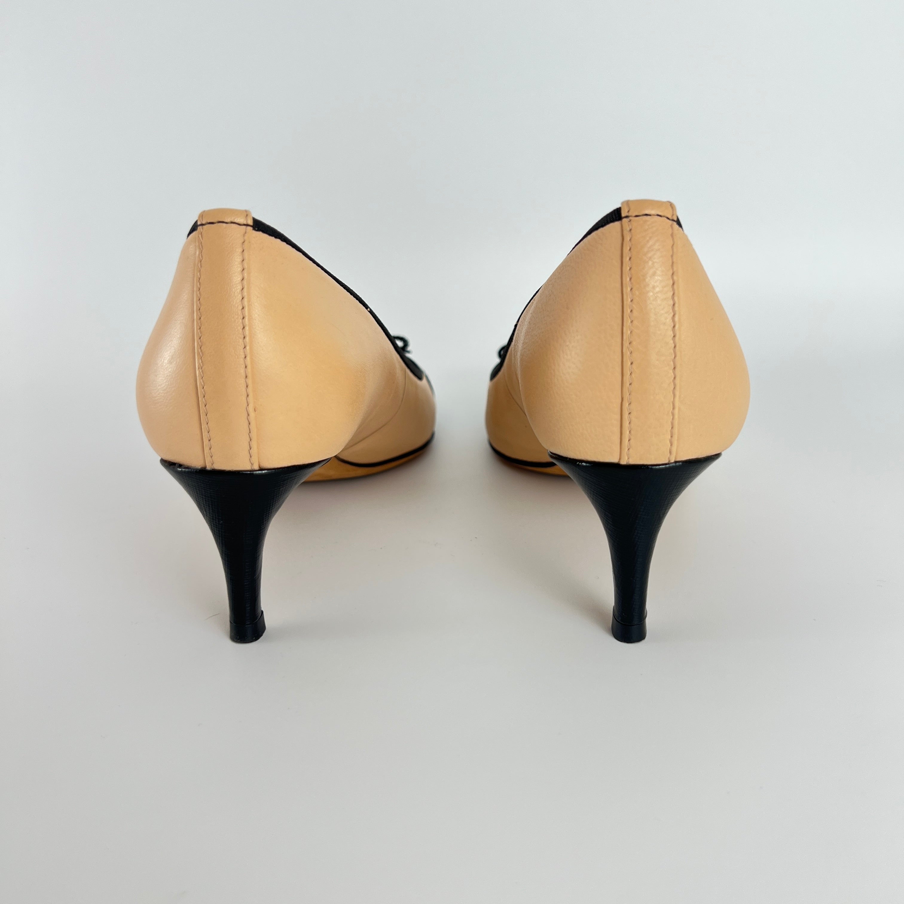 Tory Burch | Nude Leather Bow Black Round Toe Kitten Heel Ballet Pumps (7.5)