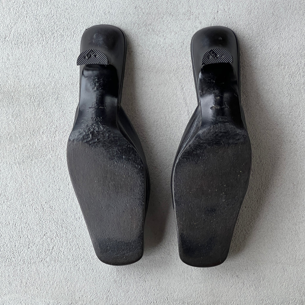 Prada | F/W 2003 Vintage Black Leather Flower Square Toe Slide Mules (38.5)