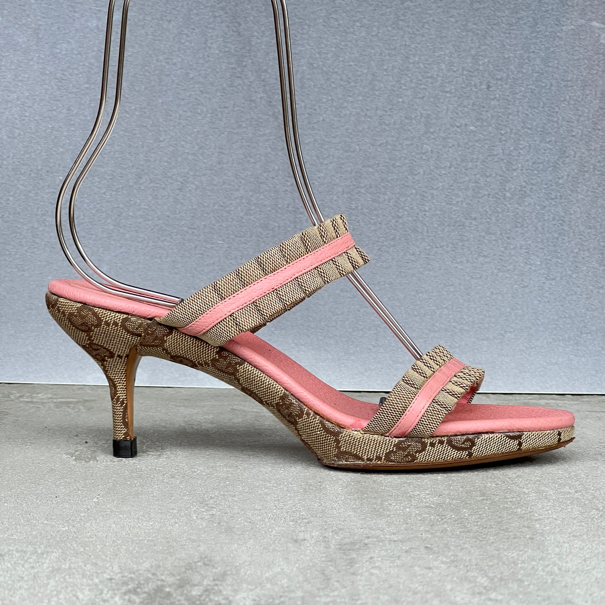 Gucci | Vintage 2000s Pink GG Monogram Ruffle Strappy Mules (35.5)