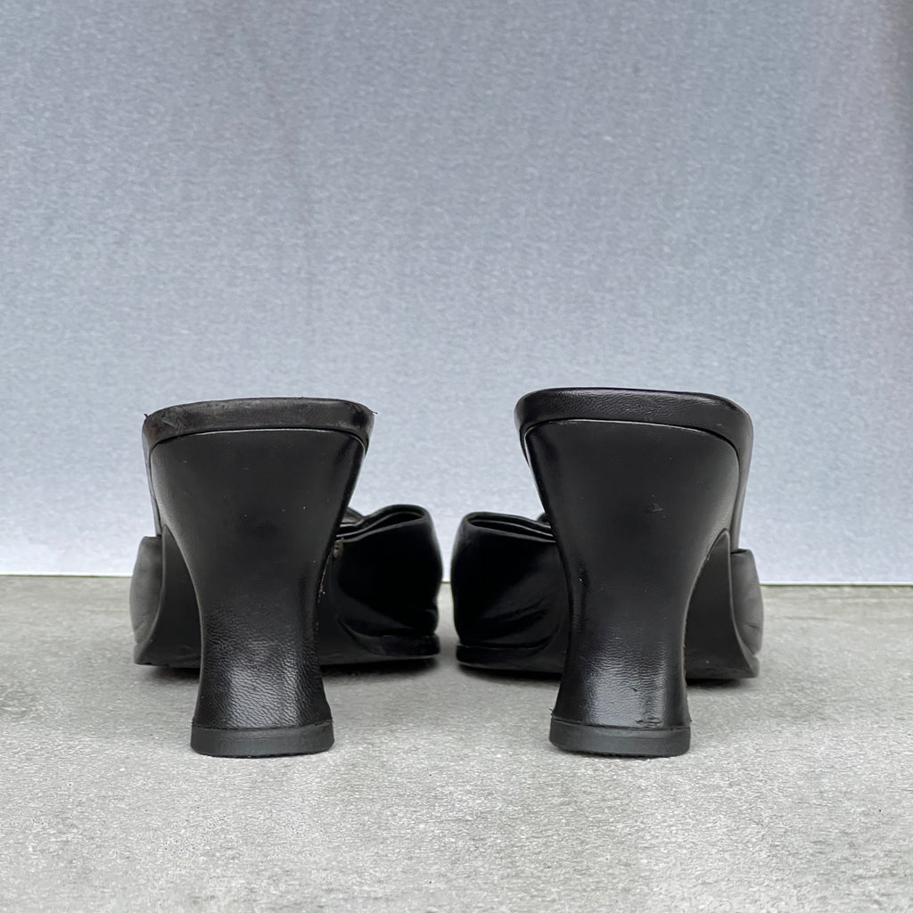Prada | F/W 2003 Vintage Black Leather Flower Square Toe Slide Mules (38.5)