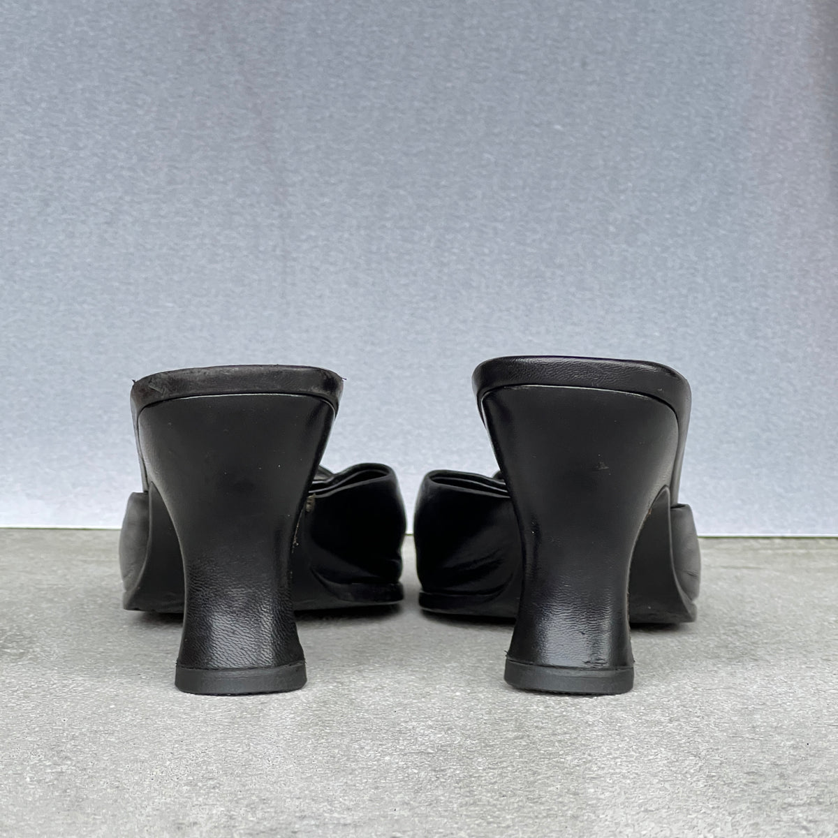 Prada | F/W 2003 Vintage Black Leather Flower Square Toe Slide Mules (38.5)