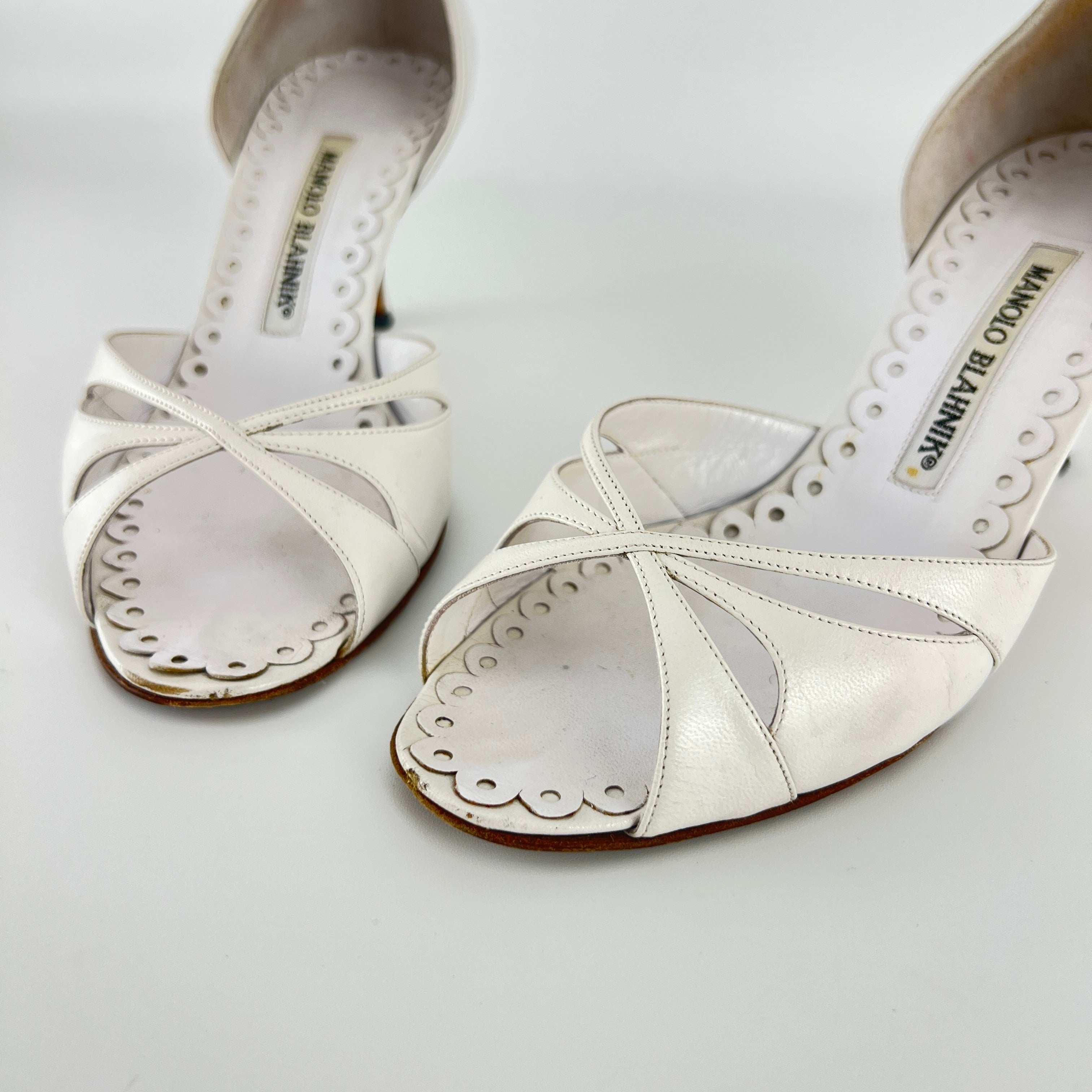 Manolo Blahnik | Butterflop White Leather D'Orsay Bridal Sandal Pumps (35.5)