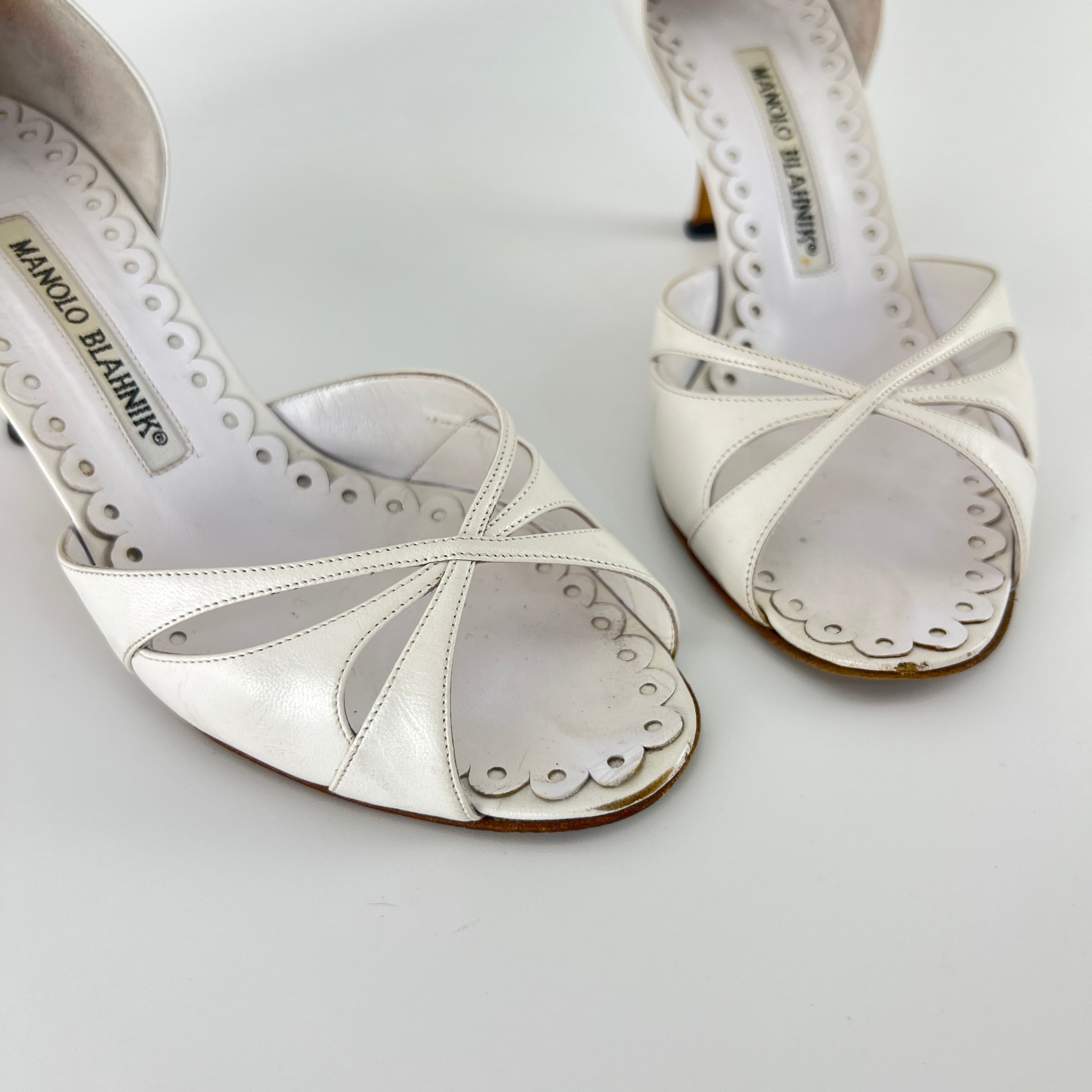 Manolo Blahnik | Butterflop White Leather D'Orsay Bridal Sandal Pumps (35.5)