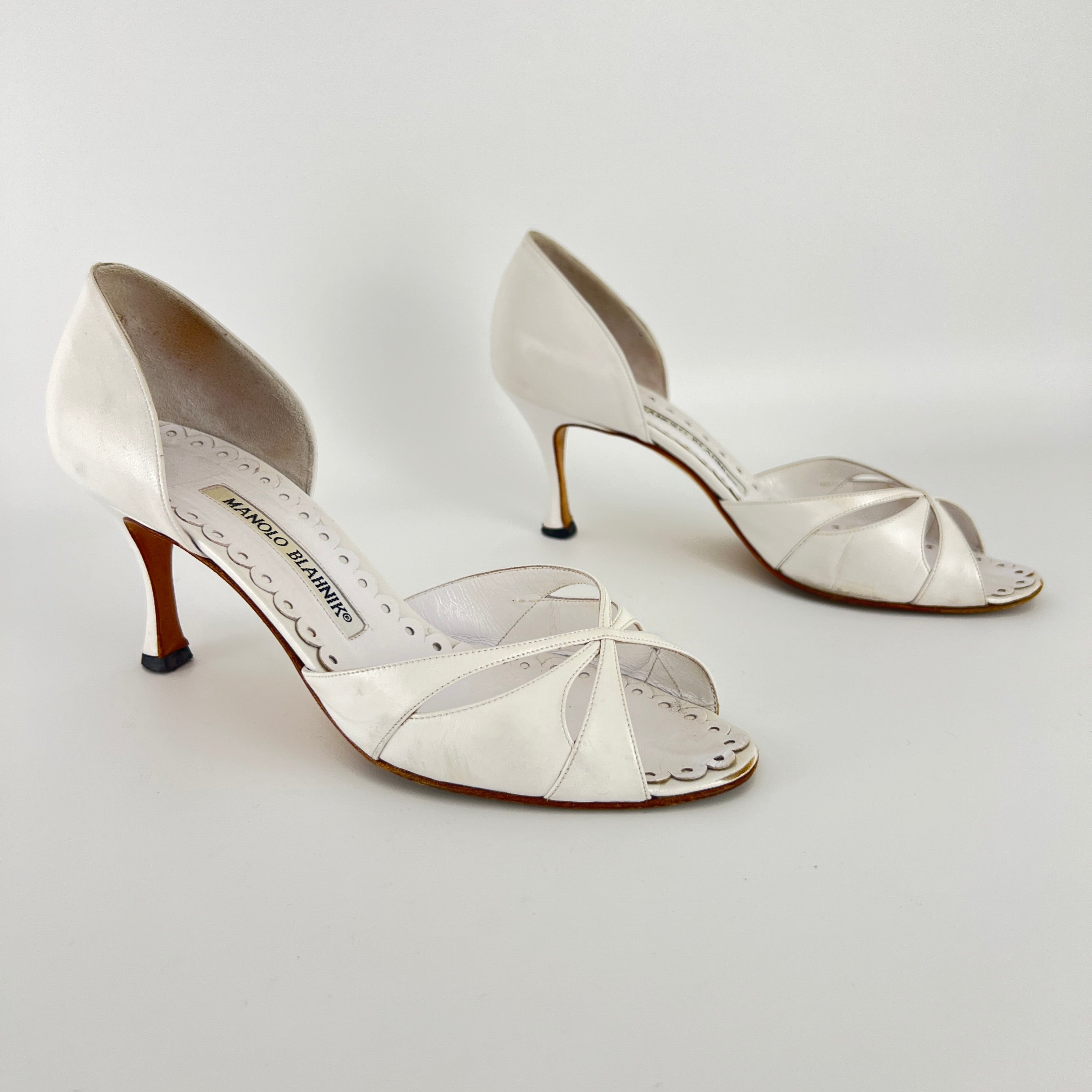 Manolo Blahnik | Butterflop White Leather D'Orsay Bridal Sandal Pumps (35.5)