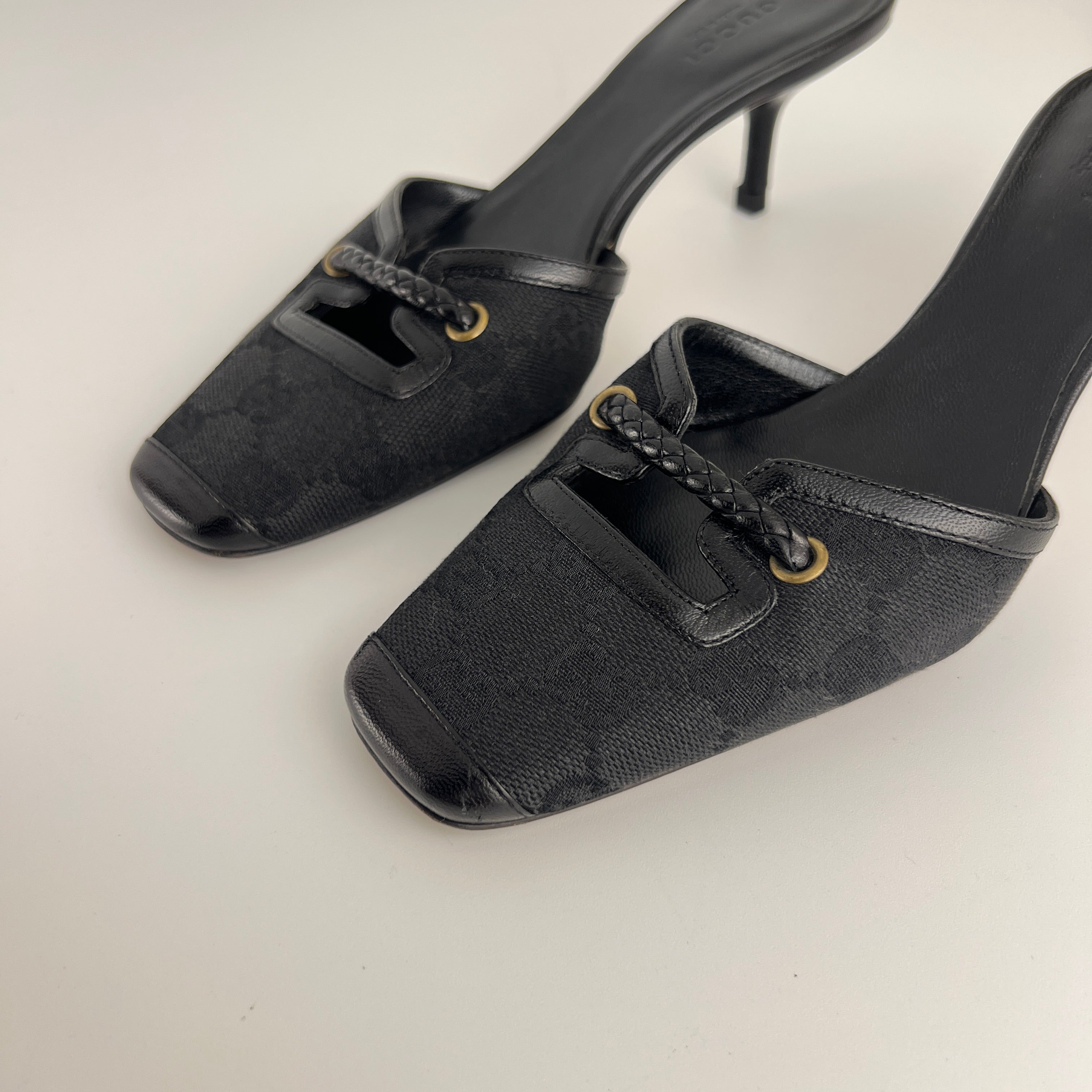 Gucci | Tom Ford Era Vintage Black GG Monogram Closed Toe Mid Heel Mules (34.5)